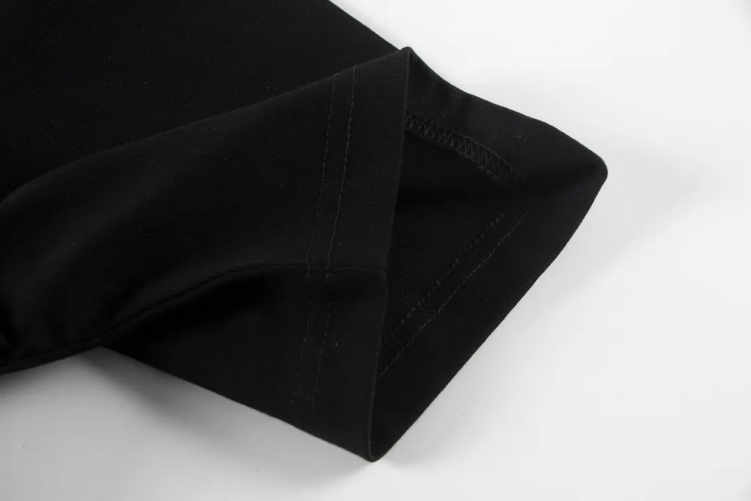 🅿️170 Balenciaga2026 new T-shirt Material: Made of high version 300g double yarn combed cotton Size: S M L XL Color: black and white Style number: W2640