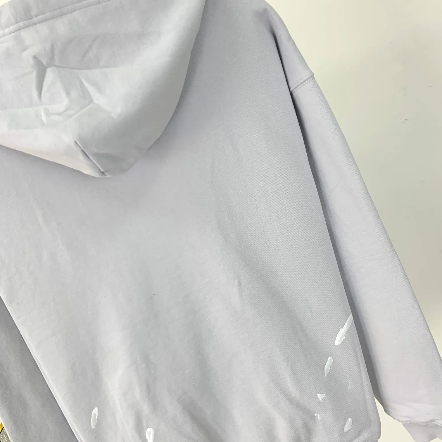 Spring and Autumn top proven version BALENCIAGA 90% 10% colorful burst pattern printed hooded sweatshirt for male and female couples stars. The front panel is printed with rubber bursting effect. Imported transparent slurry is used to scrape the bottom to make the printing cracks feel even. You don’t have to worry about it falling off, as long as it’s not violently machine washed (it’s no problem at all to wash and dry it). The hem is artificially embellished with hand-painted prints, creating a French messy graffiti style! All holes on the body are manually worn and positioned. The holes are even and won't affect the overall structure of the clothes, and they won't get bigger with washing! The fabric is made of 480g cotton terry fabric, brand new, washed, and labeled. zp consistent synchronization. Size: XS-L Color: Silver P:440