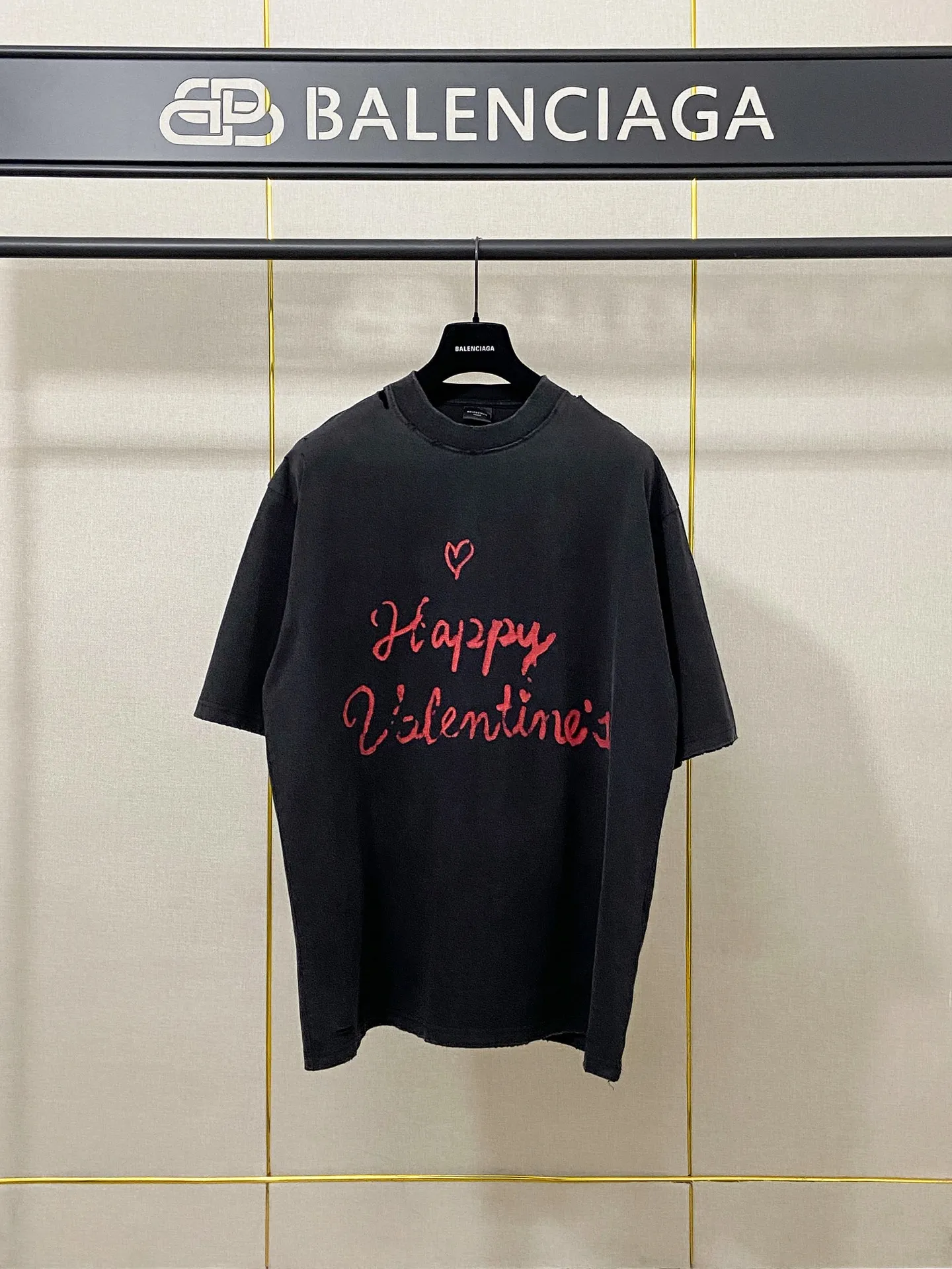 🅿️180 9189# Actual photo top version [[BALENCIA*GA] official website quality Paris's new Chinese Valentine's Day limited edition short-sleeved T-shirt OS version loose dropped shoulders Uniform style for men and women Fabric: 260g 100% cotton double yarn Technology: front and back digital direct printing Garment wash worn distressed fixed color Color: washed black off-white Size: XS S M L