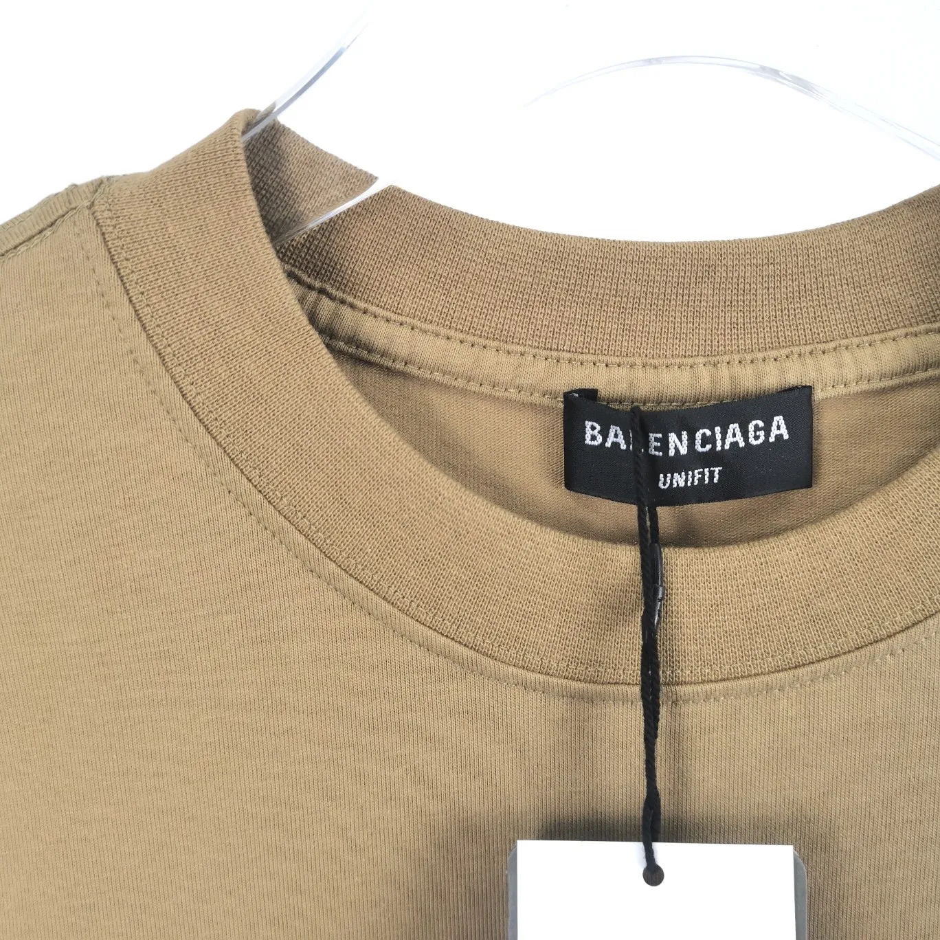[Launched] Top tested version of Balenciaga/Balenciaga inverted letter embroidery for male and female couples star same style pure cotton short-sleeved T-shirt. Original development, custom-woven fabric, craft washing treatment, full of thickness, texture different from market products, highly restored to the original version, imported Tajima machine embroidery, perfectly close to the original product, very simple logo to indicate identity letter spacing, size consistent with the original version, 22ss version to create a highly restored men's and women's style. Size: XS-L Color: Dark Khaki P:260