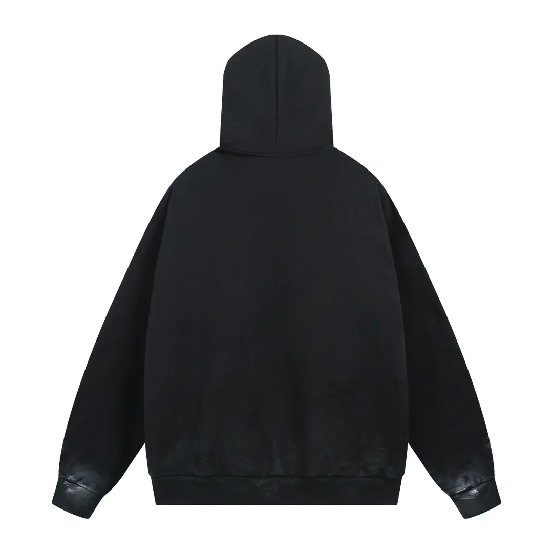 🅿️340 real photos [Top version. Official website quality] BALENCI*GA/Paris. 24SS latest rock double B direct spray. Hand-painted graffiti worn distressed hooded sweatshirt, all pattern details color Y-board customization, hand-painted graffiti worn over heavy craftsmanship. Brick cabinets are synchronized. Genuine products are developed at the first time, and you can print and compare! The fabric is made of Paris ZP custom-woven and dyed cotton terry sweatshirt. Weighing 460 grams, the cloth surface is clean. The cloth pattern is clear, soft and comfortable. The threads are dyed with no color difference. The printing uses environmentally friendly imported materials and self-inking direct injection, with clear letters and three-dimensional effect. Ready-made garments are hand-painted and air-brushed to make them distressed. The version adopts OS loose shoulder design. Same style for men and women. Code: BL238936 Color: Black Size: XS S M L