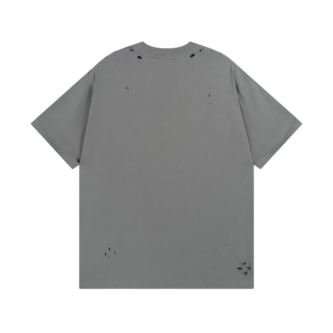 🅿️174 Detailed picture [Top version. Official website quality] BALENCI*GA/Paris. Blurred LOGO washed and worn short-sleeved T-shirt. Brick cabinet synchronization. The fabric is made of Paris ZP custom-woven and dyed cotton double yarn compact cotton. The weight is 260 grams, the cloth surface is clean. The cloth pattern is clear, soft and comfortable. The threads are dyed with no color difference. The classic pattern printing uses Kornit digital direct printing. The ready-made clothes are washed and distressed, and the brick cabinets are restored. The whole piece of clothing is extremely complex in craftsmanship. Different market currency, welcome to compare, the version adopts OS loose shoulder version. Same style for men and women Coding: BL223038 Color: Black. White. High-grade gray Size: XS S M L