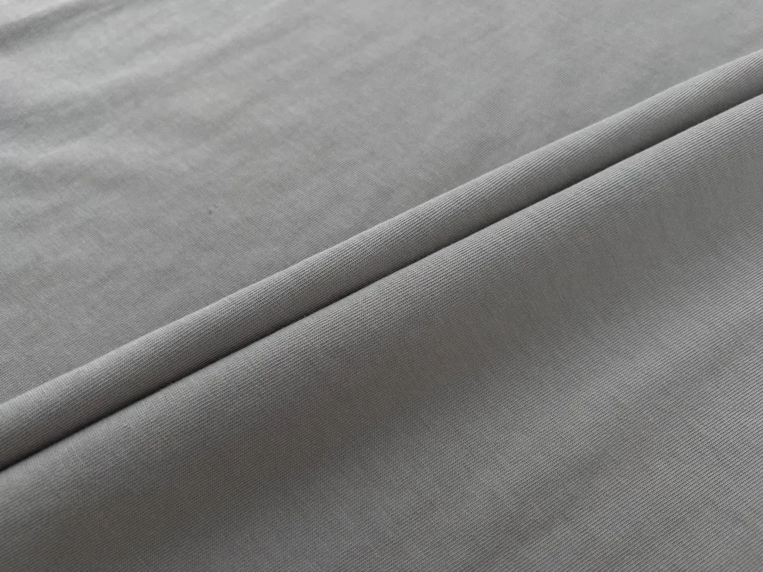 🅿️174 Detailed picture [Top version. Official website quality] BALENCI*GA/Paris. Blurred LOGO washed and worn short-sleeved T-shirt. Brick cabinet synchronization. The fabric is made of Paris ZP custom-woven and dyed cotton double yarn compact cotton. The weight is 260 grams, the cloth surface is clean. The cloth pattern is clear, soft and comfortable. The threads are dyed with no color difference. The classic pattern printing uses Kornit digital direct printing. The ready-made clothes are washed and distressed, and the brick cabinets are restored. The whole piece of clothing is extremely complex in craftsmanship. Different market currency, welcome to compare, the version adopts OS loose shoulder version. Same style for men and women Coding: BL223038 Color: Black. White. High-grade gray Size: XS S M L