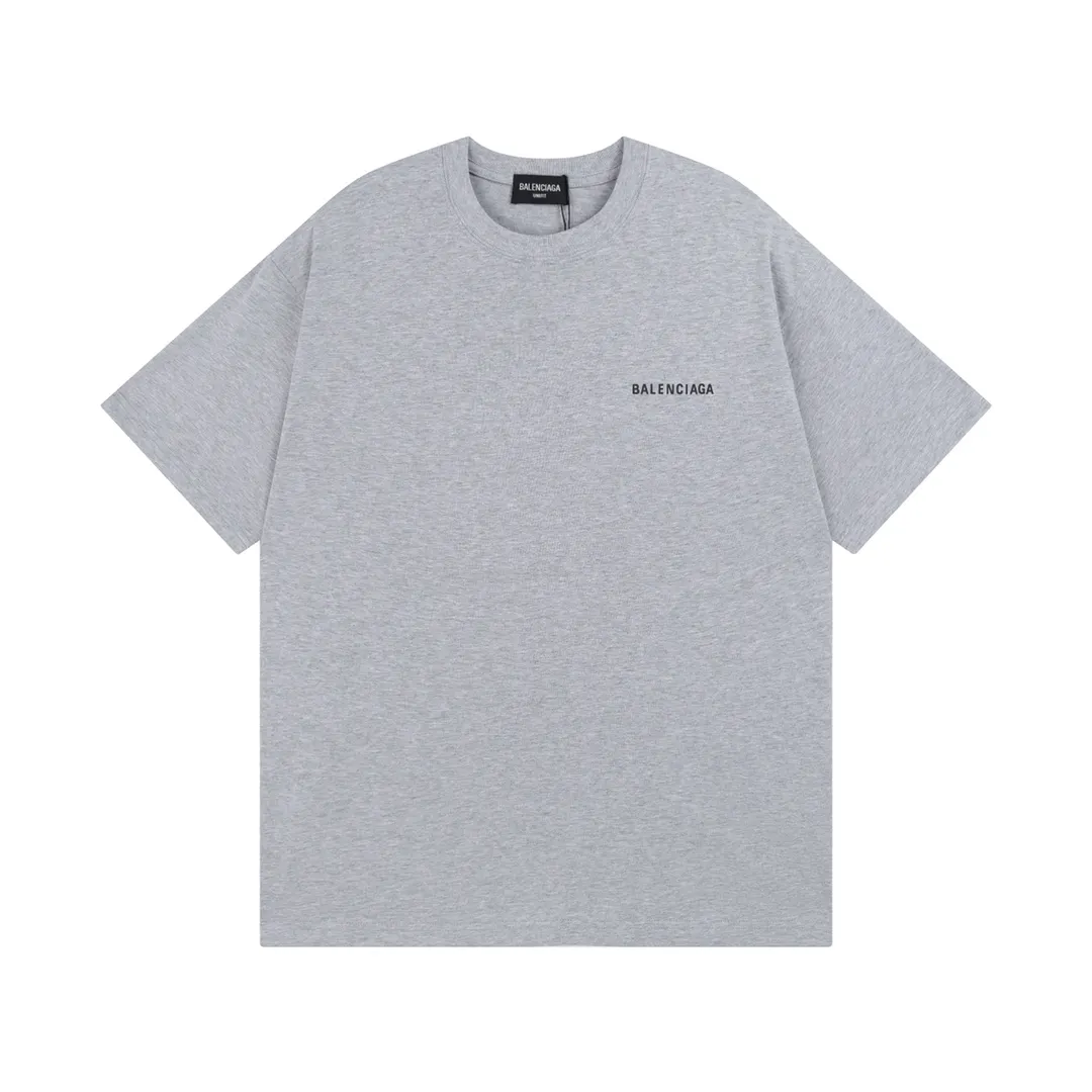 🅿️166 Detailed picture [Top version. Official website quality] BALENCI*GA/Paris#Classic style. Classic letter printed short-sleeved T-shirt on the front and back #brick cabinet synchronization.                       The fabric is made of Paris ZP custom-woven and dyed cotton double yarn, weighing 260 grams. The cloth surface is clean. The cloth pattern is clear, soft and comfortable. The threads are dyed with no color difference. The classic pattern is printed with environmentally friendly imported materials, precision printing screen, the letters are clear, the effect is three-dimensional, and the brick cabinet is restored. The version adopts OS loose shoulder style. Same style for men and women. Coding: BL223022 Color: black, beige, white, blue, floral gray, beige. Size: XS to L
