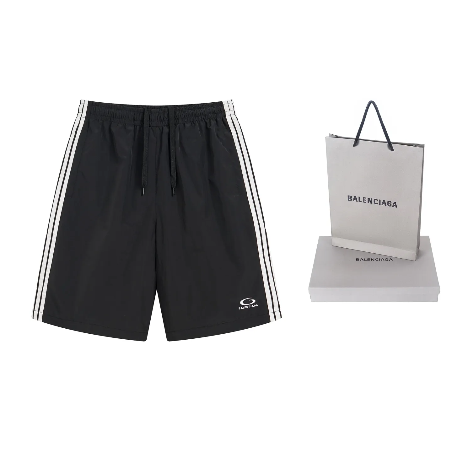🅿️210 Actual pictures [Top version. Official website quality] BALENCI*GA/Paris classic LOGO embroidery, side drawstring nylon shorts, mesh lining, side splicing drawstrings, extra heavy craftsmanship. SS25 latest model. Research and development at the first time, different market currencies. Comparisons welcome. The fabric is made of nylon quick-drying custom-woven sports fabric, which is moisture-wicking and comfortable. The embroidery is done using imported Tajima embroidery machines. The pattern letters are clear, three-dimensional and without burrs. Different market currencies. Comparisons welcome. The version adopts a loose version. The same style for men and women. Code: BL257012 Color: Black Size: XS S M L
