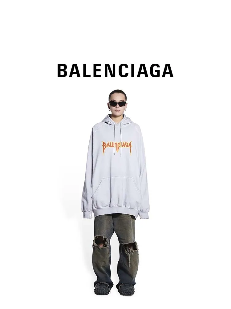 ♻️💯Reference model picture for the upper body❤️Spring and autumn top version BALENCIAGA Balenciaga lightning flame burst pattern graffiti Xiao Yang's same style pure cotton hoodie sweatshirt for male and female couple stars. The front printing has a rubber bursting effect. It uses imported transparent slurry to scrape the bottom to make the printing cracks feel even. You don’t have to worry about it falling off, as long as it’s not violently machine washed (it’s no problem at all to wash and dry it). The hem is artificially embellished with hand-painted prints, creating a French messy graffiti style! All holes on the body are manually worn and positioned. The holes are even and won't affect the overall structure of the clothes, and they won't get bigger with washing! The fabric is made of 480g cotton terry fabric, brand new, washed, and labeled. zp consistent synchronization. Size: XS-L Color: Silver P:470