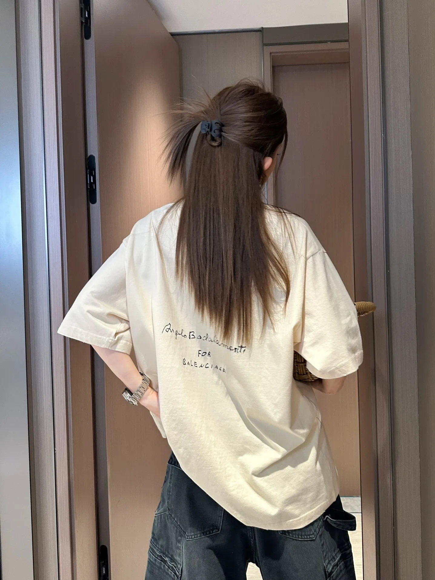 🎀Hot model pictures🎀[Updated] Top tested version - BALENCIAGA - Balenciaga 2024 limited edition musical note short-sleeved T-shirt. angelo badalamenti music special. Original development of custom-woven fabric process, washing process, high gram weight 300 grams of fabric, full texture, clean cloth surface, soft and comfortable. Solona thread dyeing without color difference, front and rear musical note printing, standard printing fraying process, highlighting the craftsmanship of short sleeves Precision mesh production stencil, imported environmentally friendly slurry scraping, letters clearly restored, letter spacing, size consistent with the original version, Os drop shoulder loose version, spring and summer latest brick cabinet synchronization, same style for men and women, color: apricot, size: XS to L, P: 260