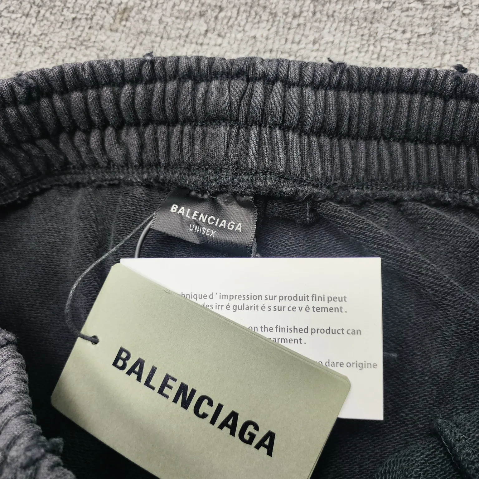 Top version BLCG 22SS Balenciaga flame print washed shorts. The weight after washing is up to 480 grams. The whole pair of pants is washed after being made. The whole pants are evenly whitened. The upper body is very high-end. Original customized accessories dust-proof packaging. Balenciaga/Balenciaga 23s Wave Coke shorts are a classic and versatile style. With these pants, they are perfect no matter what clothes you wear. Size: S-L Color: washed black P:290