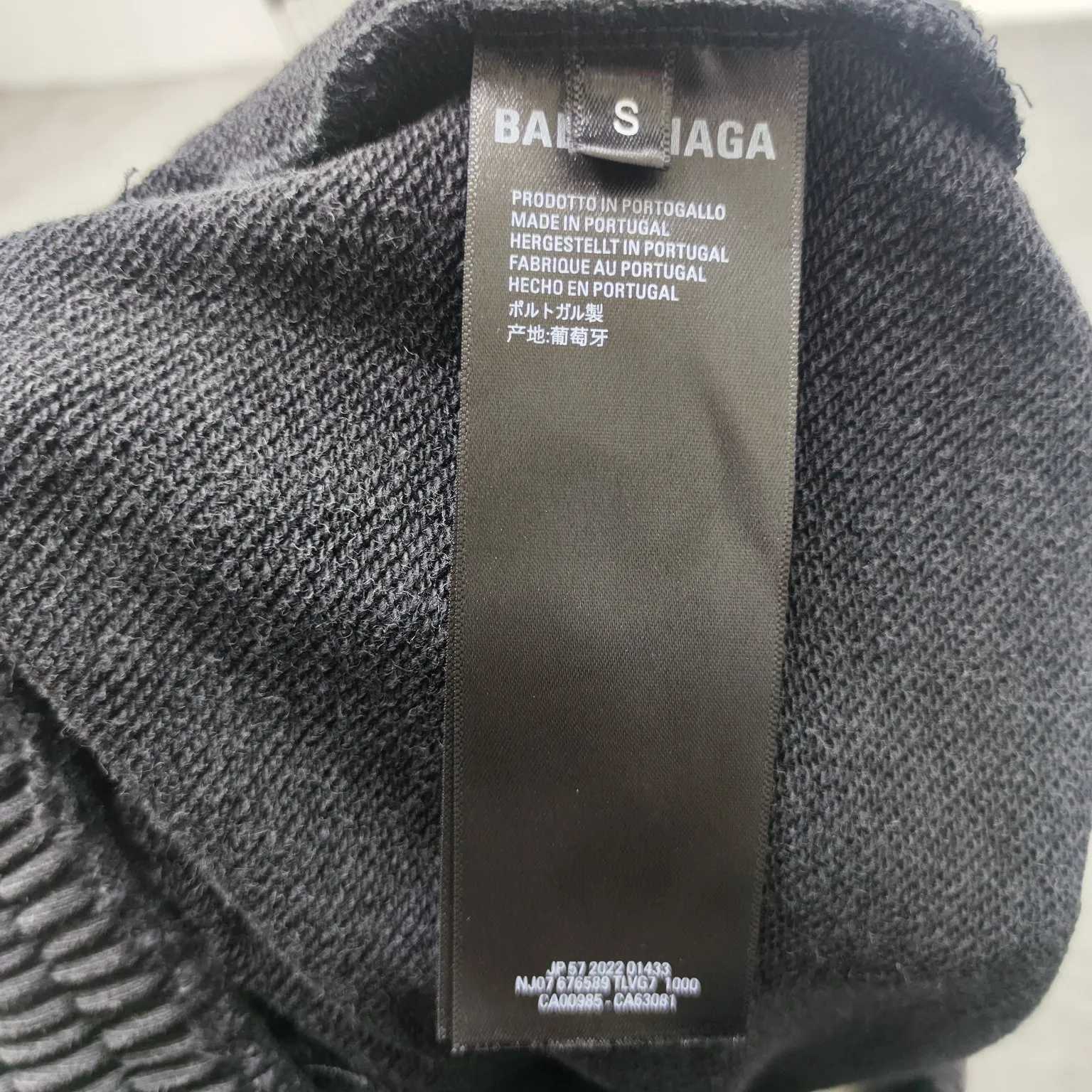 Top version BLCG 22SS Balenciaga flame print washed shorts. The weight after washing is up to 480 grams. The whole pair of pants is washed after being made. The whole pants are evenly whitened. The upper body is very high-end. Original customized accessories dust-proof packaging. Balenciaga/Balenciaga 23s Wave Coke shorts are a classic and versatile style. With these pants, they are perfect no matter what clothes you wear. Size: S-L Color: washed black P:290