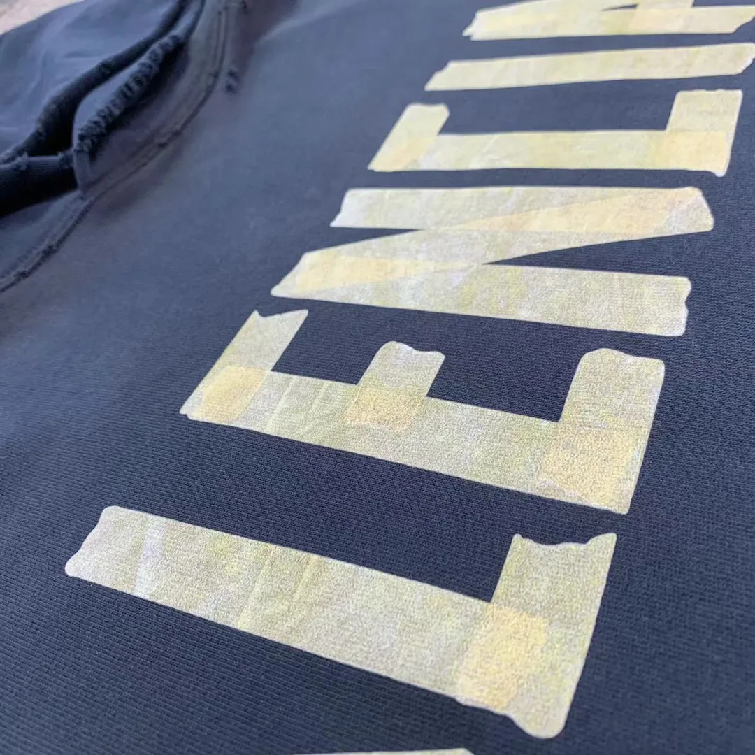 Additional details - Top-quality proven version of Balenciaga 23SS textured paper printed letter double-sided logo hooded loose hooded sweatshirt. This hoodie has a very interesting and cute design. The kangaroo pocket on the front of the large body is a reverse cut design. The double side pockets are hollow, which means that the front view actually deceives your vision. The real pockets are sewn on the terry bottom on the reverse side. It is time-consuming and labor-intensive, but it is the core theme that cannot be ignored in the entire hoodie. In the same detail, the double side pockets are hemmed and stitched with holes; 480g heavyweight pure cotton fabric with fine and small terry bottom. After heavy mud dyeing and washing, the fabric still has a thick foundation and is comfortable and soft. The front and back are double-sided textured paper transfer LOGO and the front and back are printed in different colors. The loose and dropped shoulders are designed for both men and women. This style is also very suitable for girls to match. It can easily create a lazy and casual street feel of the United States and France; Many parts of the body have been hand-grinded with holes. Traces of muddy dyeing can be seen on the neckline, shoulder line, and side cuff splicing. However, the visual effect transition is natural and soft without any dirty feeling. The old effect of the entire hoodie is excellent. The cuff threads are color-matched and custom-woven; the packaging is master-washed and customized. New gray silver letters as the main logo. The dropped shoulder model does not include shoulder width. The version is Kanye's American style. Short and wide street casual version. From short sleeves to sweatshirts, this style is definitely not to be missed. Color: Mud-dyed custom-woven sea blue Size: XS-S-M (can be worn by both men and women, OS loose shoulder) P:510