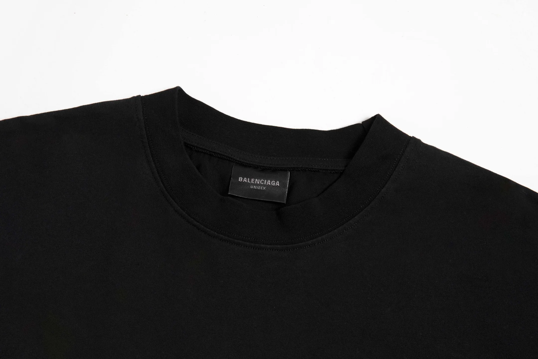 🅿️170 9175# Detailed picture Top version [[BALENCIA*GA] Official website quality Paris co-branded Balenciaga Vogue collaboration series short-sleeved T-shirt OS version Loose dropped shoulders Unisex style Fabric: 260g 100% cotton double yarn Technology: Front panel printing and back panel white ink direct spray Garment washing Shape fixation Color: Black Red Off-white Size: XS S M L