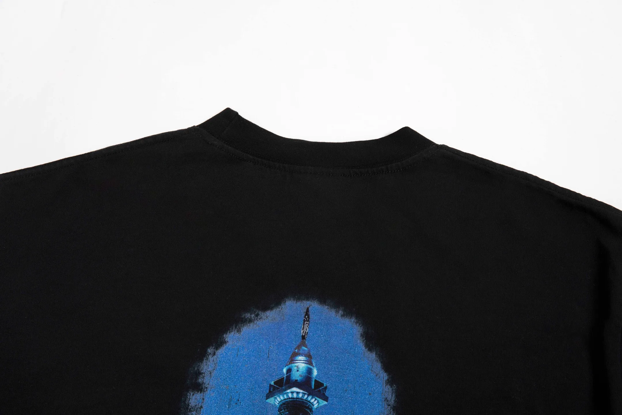 🅿️170 9175# Detailed picture Top version [[BALENCIA*GA] Official website quality Paris co-branded Balenciaga Vogue collaboration series short-sleeved T-shirt OS version Loose dropped shoulders Unisex style Fabric: 260g 100% cotton double yarn Technology: Front panel printing and back panel white ink direct spray Garment washing Shape fixation Color: Black Red Off-white Size: XS S M L