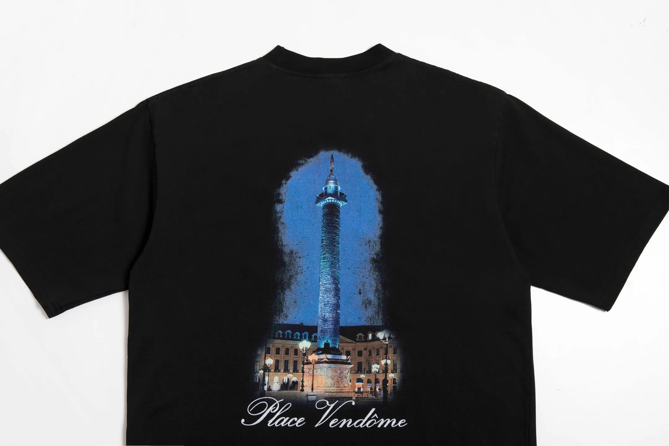 🅿️170 9175# Detailed picture Top version [[BALENCIA*GA] Official website quality Paris co-branded Balenciaga Vogue collaboration series short-sleeved T-shirt OS version Loose dropped shoulders Unisex style Fabric: 260g 100% cotton double yarn Technology: Front panel printing and back panel white ink direct spray Garment washing Shape fixation Color: Black Red Off-white Size: XS S M L
