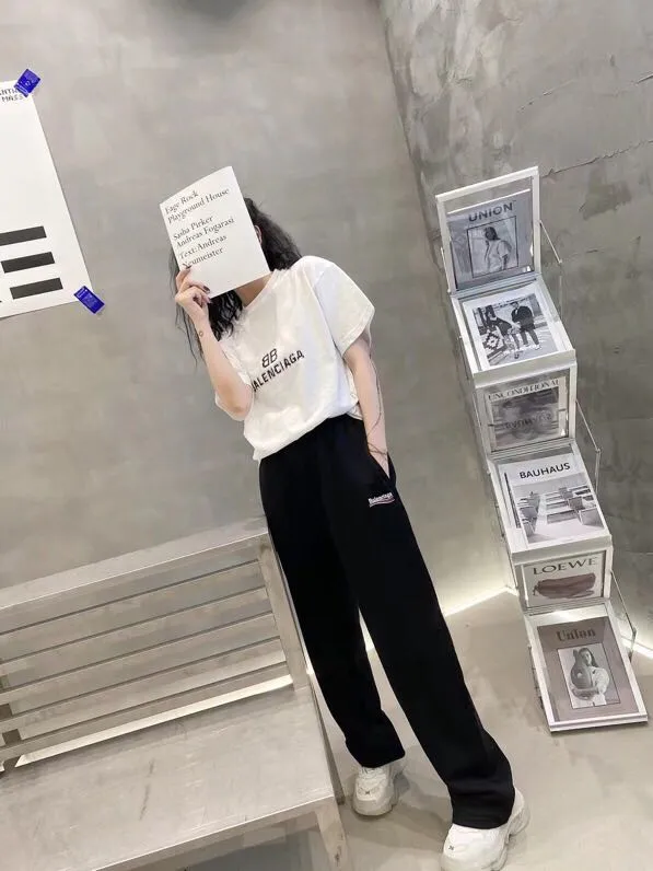 ♻️💯Upper body reference model picture❤️Top tried and true version Balenciaga 21SS BLCG Balenciaga Wave Coke male and female couple star same style pure cotton terry trousers sweatpants casual pants classic and versatile style is here! With these pants, they look perfect no matter what outfit you wear! Get it now! Customized special fabrics, ready-to-wear washable, soft and comfortable to the touch.  460 grams of dust-free sweatshirt fabric, washed and cut. Imported environmentally friendly water glue is added to the garment and washed twice to ensure consistent printing. Customized wash mark. This year's sincere shorts LOGO adopts Japanese Tajima embroidery technology, and the printing is full and meticulous. Color: Black/Grey/White/Blue Size: XS-L P:370