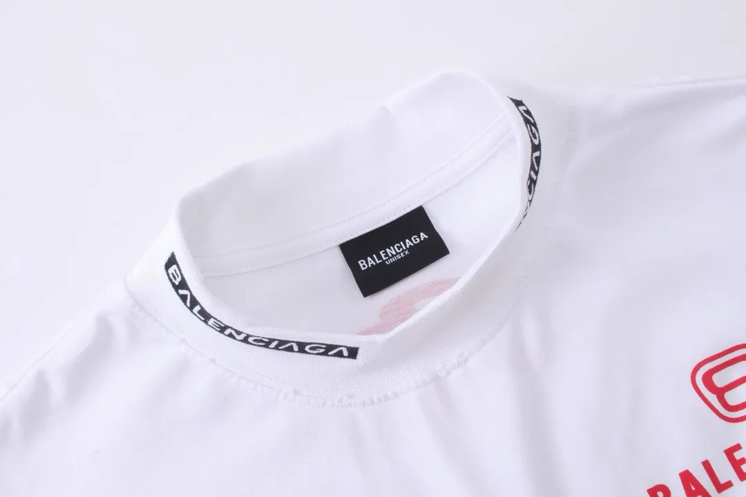 🅿️220 real photos [Top version. Official website quality] BALENCI*GA/Paris BALENCI*GA#2024 latest model, multiple LoGO classic prints, collar embroidery, ready-to-wear worn long-sleeved T-shirts. Brick cabinet synchronization. Genuine products are developed and developed in the first time. Welcome to compare! Notice! ️The authentic product is worn and worn throughout. The fabric is made of Paris ZP custom-woven and dyed 100% cotton with double yarns and compact cotton. The weight is 260 grams. The cloth surface is clean. The cloth pattern is clear. It is soft and comfortable. It has good color fastness and is not easy to change color. The threads are woven and dyed with no color difference. The printing is done by computer direct printing, and the rib embroidery on the front collar has a three-dimensional effect. The garment is distressed and worn, with ultra-high craftsmanship. The version adopts the OS loose shoulder style. Same style for men and women. Coding: BL225011 Color: white, dark gray blue Size: XS S M L