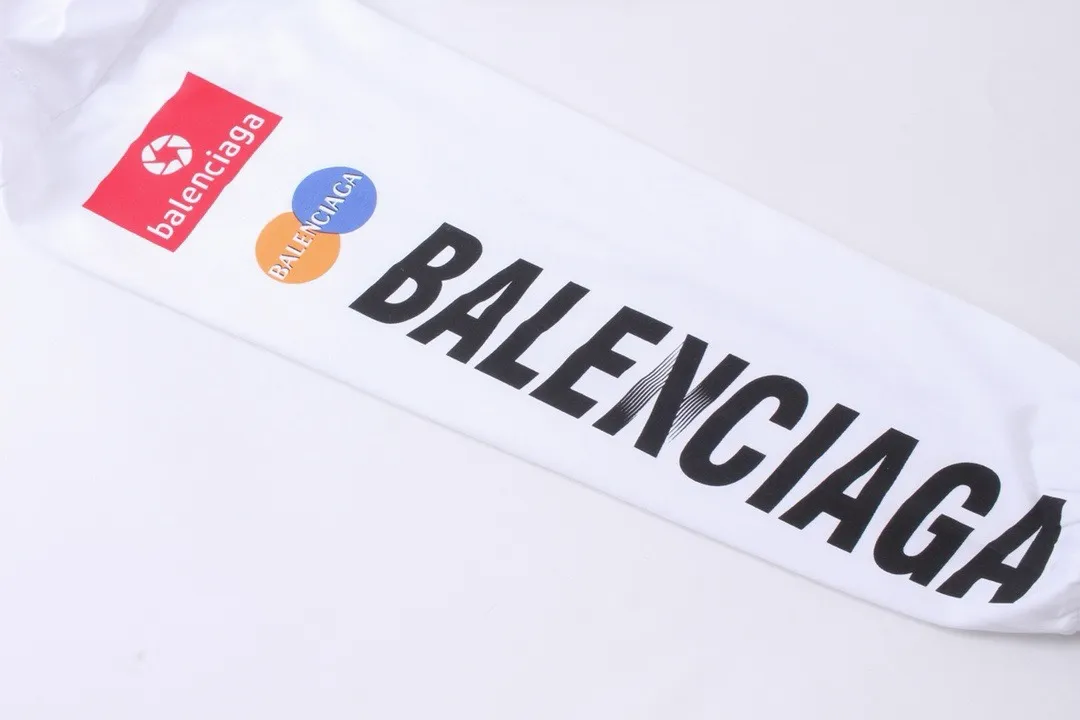 🅿️220 real photos [Top version. Official website quality] BALENCI*GA/Paris BALENCI*GA#2024 latest model, multiple LoGO classic prints, collar embroidery, ready-to-wear worn long-sleeved T-shirts. Brick cabinet synchronization. Genuine products are developed and developed in the first time. Welcome to compare! Notice! ️The authentic product is worn and worn throughout. The fabric is made of Paris ZP custom-woven and dyed 100% cotton with double yarns and compact cotton. The weight is 260 grams. The cloth surface is clean. The cloth pattern is clear. It is soft and comfortable. It has good color fastness and is not easy to change color. The threads are woven and dyed with no color difference. The printing is done by computer direct printing, and the rib embroidery on the front collar has a three-dimensional effect. The garment is distressed and worn, with ultra-high craftsmanship. The version adopts the OS loose shoulder style. Same style for men and women. Coding: BL225011 Color: white, dark gray blue Size: XS S M L