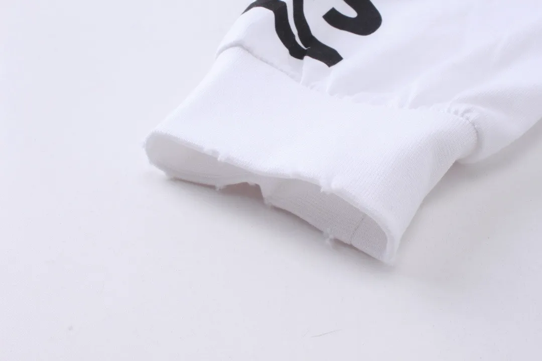 🅿️220 real photos [Top version. Official website quality] BALENCI*GA/Paris BALENCI*GA#2024 latest model, multiple LoGO classic prints, collar embroidery, ready-to-wear worn long-sleeved T-shirts. Brick cabinet synchronization. Genuine products are developed and developed in the first time. Welcome to compare! Notice! ️The authentic product is worn and worn throughout. The fabric is made of Paris ZP custom-woven and dyed 100% cotton with double yarns and compact cotton. The weight is 260 grams. The cloth surface is clean. The cloth pattern is clear. It is soft and comfortable. It has good color fastness and is not easy to change color. The threads are woven and dyed with no color difference. The printing is done by computer direct printing, and the rib embroidery on the front collar has a three-dimensional effect. The garment is distressed and worn, with ultra-high craftsmanship. The version adopts the OS loose shoulder style. Same style for men and women. Coding: BL225011 Color: white, dark gray blue Size: XS S M L