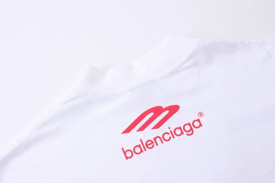 🅿️220 real photos [Top version. Official website quality] BALENCI*GA/Paris BALENCI*GA#2024 latest model, multiple LoGO classic prints, collar embroidery, ready-to-wear worn long-sleeved T-shirts. Brick cabinet synchronization. Genuine products are developed and developed in the first time. Welcome to compare! Notice! ️The authentic product is worn and worn throughout. The fabric is made of Paris ZP custom-woven and dyed 100% cotton with double yarns and compact cotton. The weight is 260 grams. The cloth surface is clean. The cloth pattern is clear. It is soft and comfortable. It has good color fastness and is not easy to change color. The threads are woven and dyed with no color difference. The printing is done by computer direct printing, and the rib embroidery on the front collar has a three-dimensional effect. The garment is distressed and worn, with ultra-high craftsmanship. The version adopts the OS loose shoulder style. Same style for men and women. Coding: BL225011 Color: white, dark gray blue Size: XS S M L