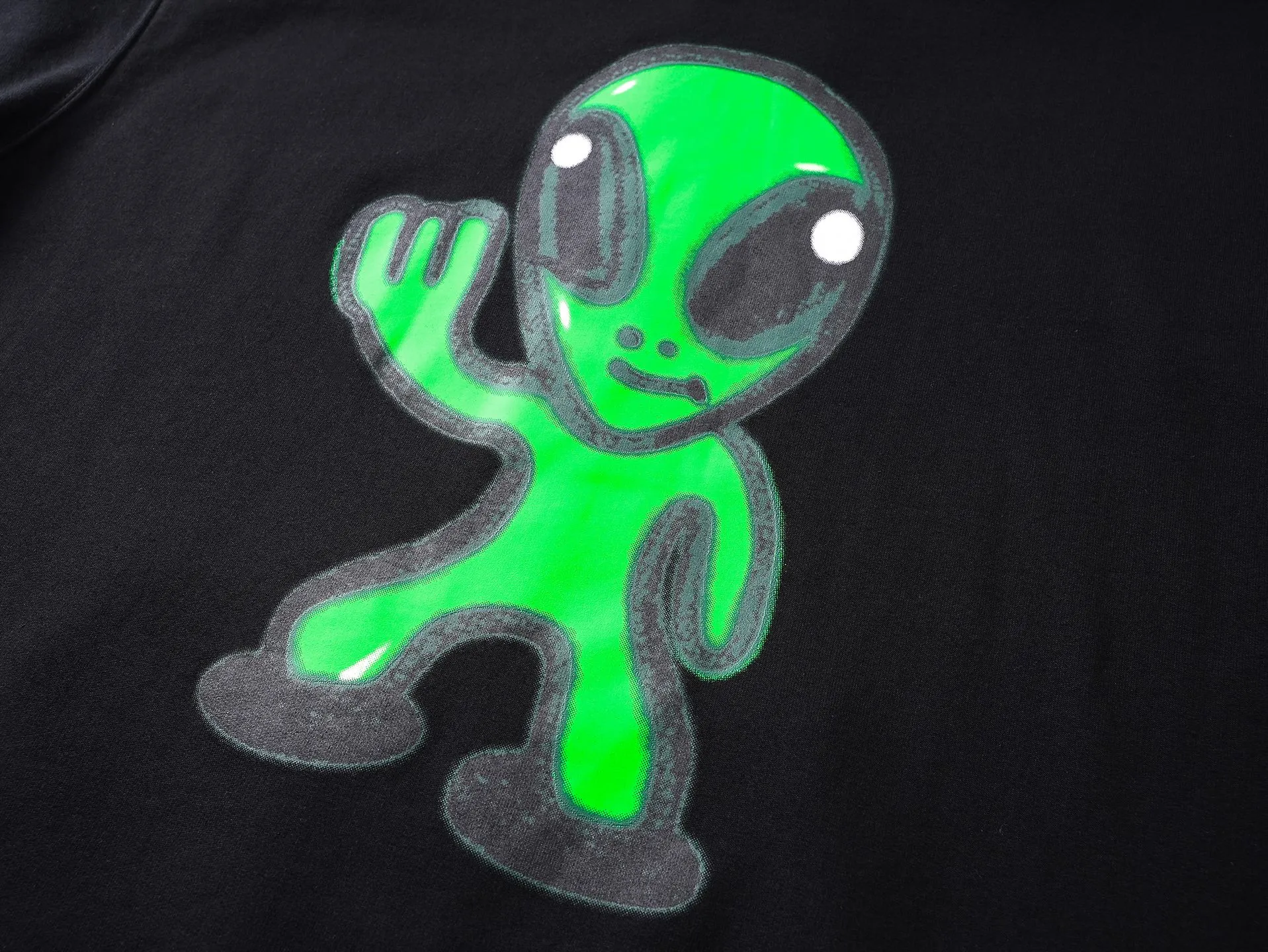 🅿️400 real photos [Top version. Official website quality] BALENCI*GA/25 new model. The front of the alien is directly printed with hithg there+dripley art work + luminous effect. The alien is printed on the front and the smiley face is printed on the back. The right sleeve is embroidered with letters LOGO. Zipper cardigan hooded sweatshirt SS25 latest model. Research and development at the first time, different market currencies. Comparisons welcome. The fabric is made of Paris ZP custom-woven and dyed cotton sweatshirt, with a weight of 2460 grams. The cloth surface is clean. The cloth pattern is clear, soft and comfortable. The threads are dyed with no color difference. The printing uses computer direct printing + luminous effect. Jubie market currency. Welcome to compare. The version adopts OS loose shoulder design. Same style for men and women. Code: BL259906 Color: off-white, black, floral gray Size: XS S M L