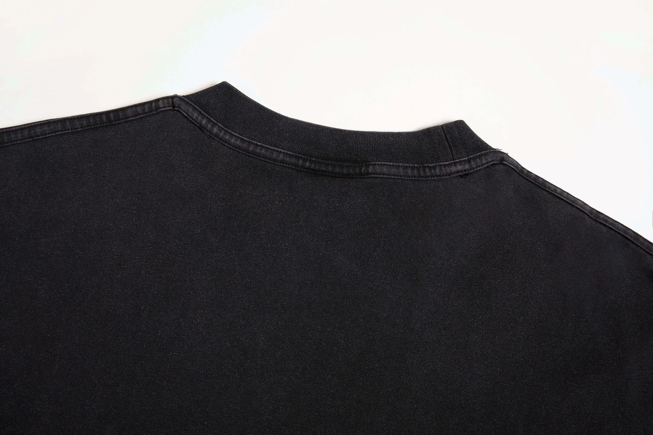 🅿️190 9181# Detailed picture Top version [[BALENCIA*GA] official website quality Paris new letter LOGO chest patch embroidery short-sleeved T-shirt OS version Loose dropped shoulders Unisex style Fabric: 260g 100% cotton double yarn Technology: Front patch embroidery Reverse stitching Garment wash Distressed Shaping Solid color Color: Washed black, fog blue, green Size: XS S M L