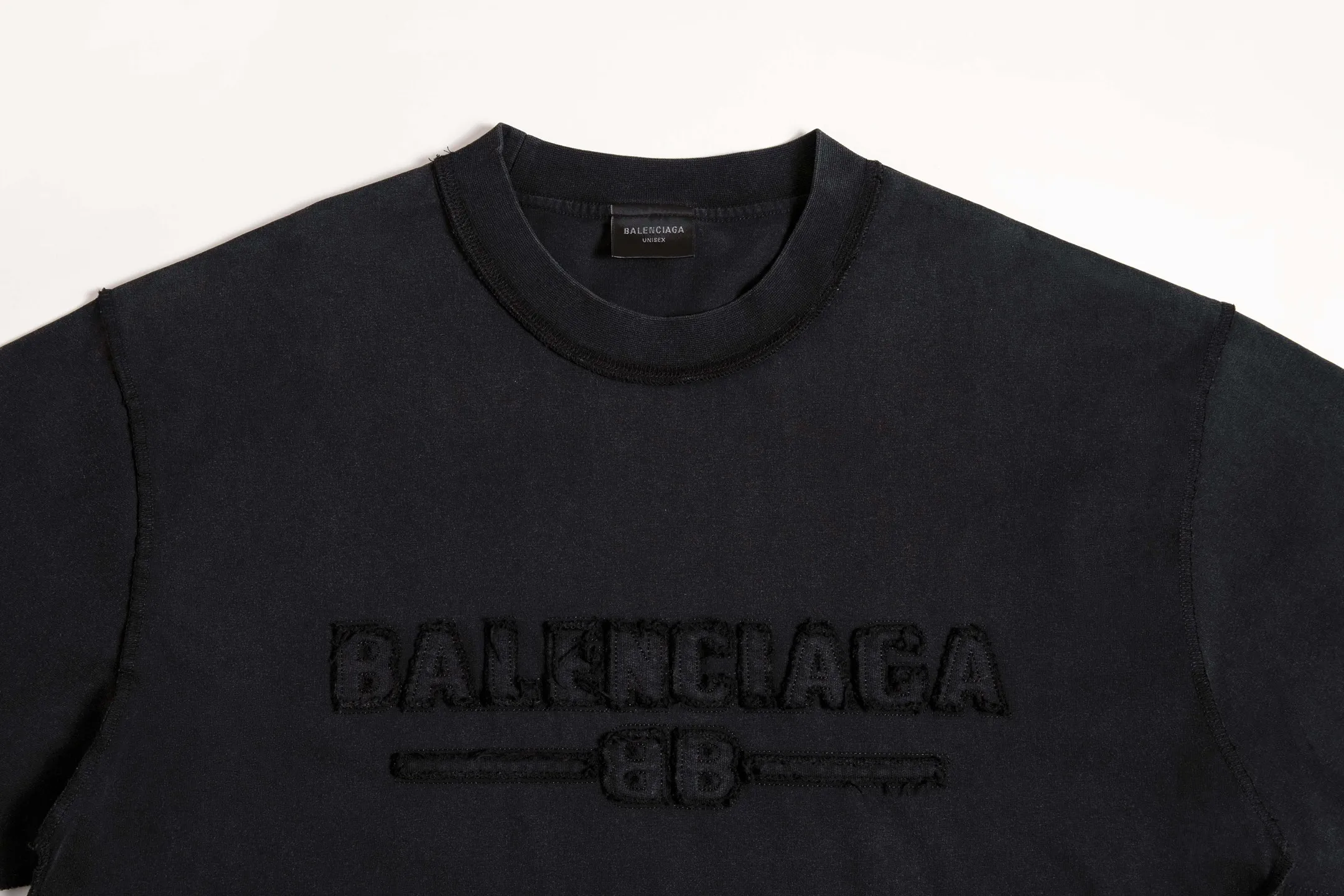 🅿️190 9181# Detailed picture Top version [[BALENCIA*GA] official website quality Paris new letter LOGO chest patch embroidery short-sleeved T-shirt OS version Loose dropped shoulders Unisex style Fabric: 260g 100% cotton double yarn Technology: Front patch embroidery Reverse stitching Garment wash Distressed Shaping Solid color Color: Washed black, fog blue, green Size: XS S M L