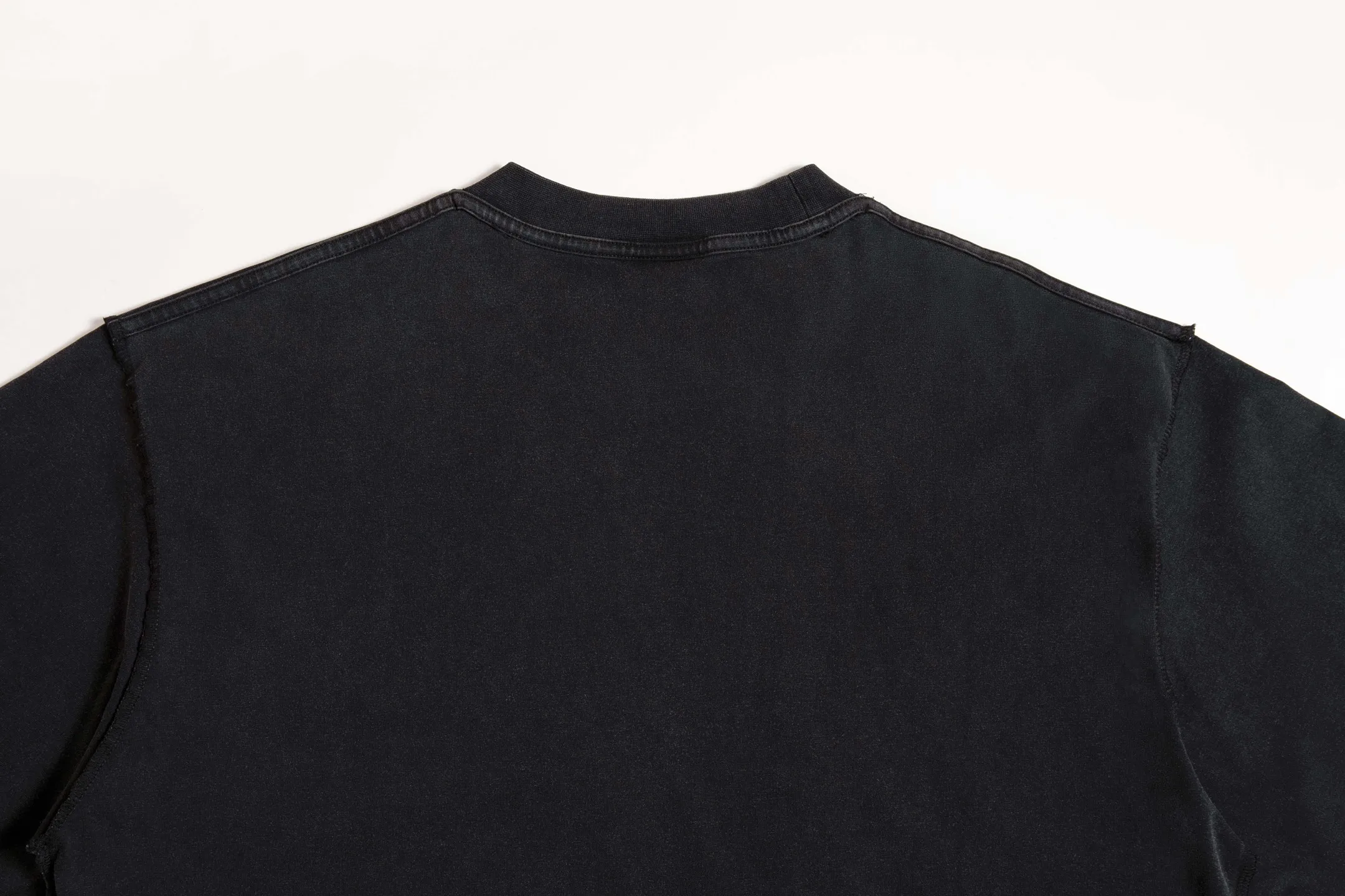 🅿️190 9181# Detailed picture Top version [[BALENCIA*GA] official website quality Paris new letter LOGO chest patch embroidery short-sleeved T-shirt OS version Loose dropped shoulders Unisex style Fabric: 260g 100% cotton double yarn Technology: Front patch embroidery Reverse stitching Garment wash Distressed Shaping Solid color Color: Washed black, fog blue, green Size: XS S M L