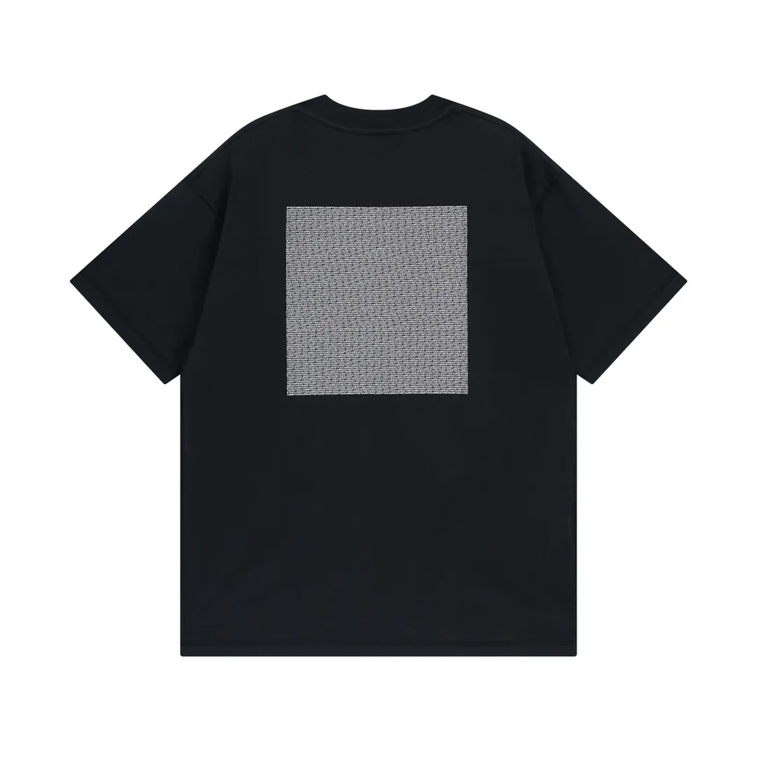 🅿️174 Detailed picture [Top version. Official website quality] BALENCI*GA/Paris AI GENERATED series new T-shirt #2024 new style. The reverse stitching design is full of sense. The small English lines are arranged on the front and back of the printed short-sleeved T-shirt. Attention‼ ️This original version is made of reverse stitching. It is the normal practice in the Jubie market. #2024 Spring and Summer Brick Cabinet Synchronization Welcome to compare. The fabric is made of Paris ZP custom-woven and dyed cotton double yarn, with a weight of 260 grams. The cloth surface is clean. The cloth pattern is clear, soft and comfortable. The threads are dyed with no color difference. The classic letter LOGO is printed with imported environmentally friendly glue. The letters are clear and the effect is three-dimensional. Restore brick cabinets, adopt OS loose shoulder style. Same style for men and women. Code: BL223057 Color: black and blue Size: XS to L