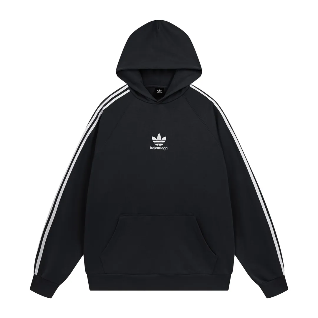 🅿️320 Detailed picture [Top version. Official website quality] BALENCI*GA/Paris co-branded Adidas three-leaf clover three-stripe LOGO embroidered hooded sweatshirt# The fabric is made of Paris ZP custom-woven and dyed cotton sweatshirt. Weighing 450 grams, the cloth surface is clean. The cloth pattern is clear, soft and comfortable. The threads are dyed with no color difference. The classic pattern embroidery uses imported embroidery, and the letters are clear, three-dimensional and without rough edges. Jubie market produces pictures based on pictures. Welcome to compare. The version adopts OS loose shoulder design. Same style for men and women. Code: BL238021 Color: black, blue, size: XS S M L