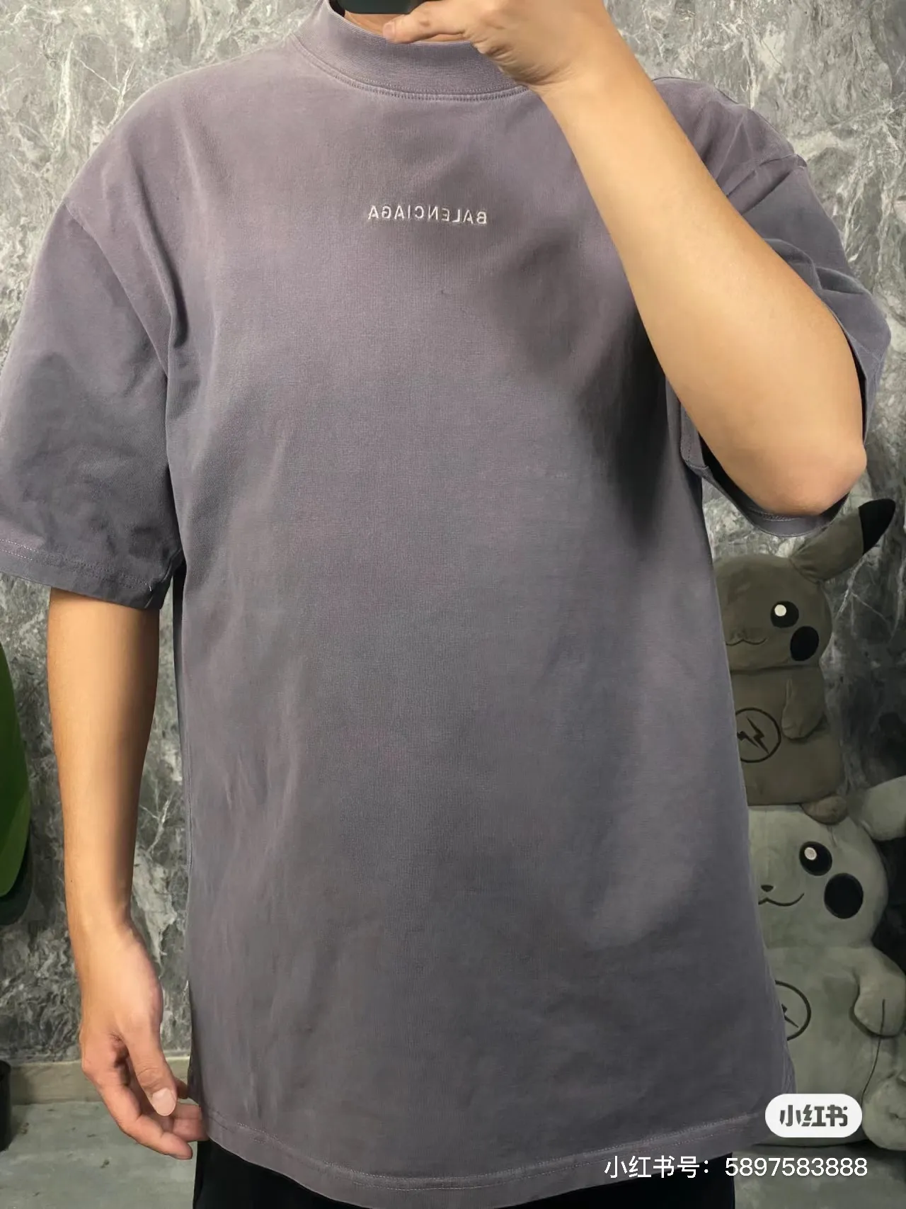 ♻️💯Upper body reference model picture❤️Top tested version - BALENCIAGA - Paris' new gradient color series. Short-sleeved T-shirt with embroidered letter logo on the front and back. Exclusive logo letter pattern on the front and back. Heavy craftsmanship. Simple but not simple. Original development of custom-woven fabric. Use specific weight 280g. Process washing treatment. Spray horse process. Not easy to deform. Soft texture. Full of thickness. Highly restored. The chest is made of imported Tajima Machine Heavy Industry high-density embroidery. Fine embroidery, three-dimensional effect, clear lines, no rough edges and miscellaneous threads, ultra-high-tech embroidery, very high fullness, obvious concave and convex texture, OS dropped shoulders, loose version, same style for men and women, color: lavender, size: XS--L P:280