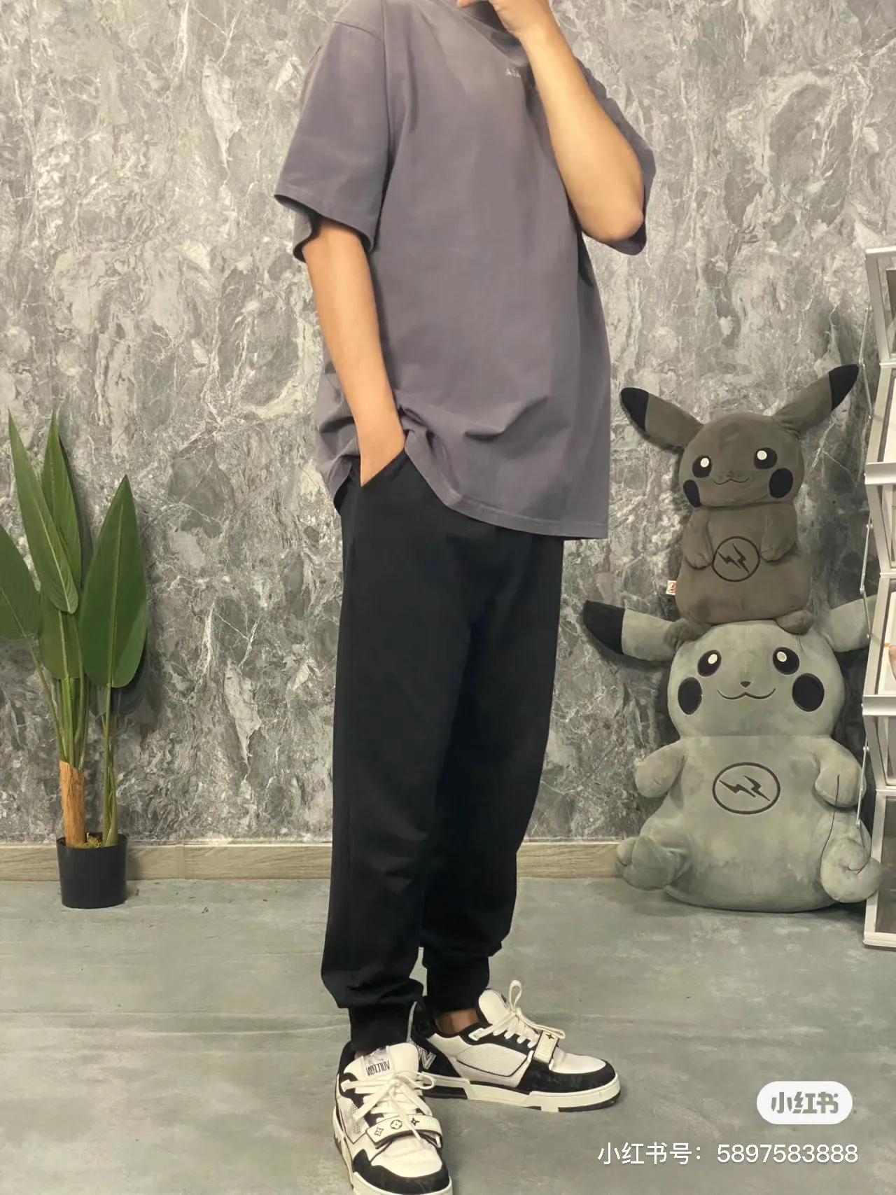 ♻️💯Upper body reference model picture❤️Top tested version - BALENCIAGA - Paris' new gradient color series. Short-sleeved T-shirt with embroidered letter logo on the front and back. Exclusive logo letter pattern on the front and back. Heavy craftsmanship. Simple but not simple. Original development of custom-woven fabric. Use specific weight 280g. Process washing treatment. Spray horse process. Not easy to deform. Soft texture. Full of thickness. Highly restored. The chest is made of imported Tajima Machine Heavy Industry high-density embroidery. Fine embroidery, three-dimensional effect, clear lines, no rough edges and miscellaneous threads, ultra-high-tech embroidery, very high fullness, obvious concave and convex texture, OS dropped shoulders, loose version, same style for men and women, color: lavender, size: XS--L P:280