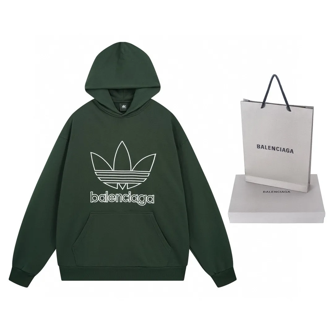 🅿️300 Detailed picture [Top version. Official website quality] BALENCI*GA/Paris co-branded Adidas embroidered front LOGO long-sleeved hooded sweatshirt. The fabric is made of Paris ZP custom-woven and dyed cotton sweatshirt. The weight is 450 grams, the cloth surface is clean. The cloth pattern is clear, soft and comfortable. The color fastness is good. It is not easy to change color. The threads are dyed with no color difference. The LOGO pattern letters are embroidered using imported embroidery machines, and the letters are three-dimensional and full. It is produced in Jubie market based on pictures, and comparisons are welcome. Restored brick cabinets. The version adopts OS loose shoulder design. Same style for men and women. Code: BL238017 Color: dark green, black Size: XS S M L