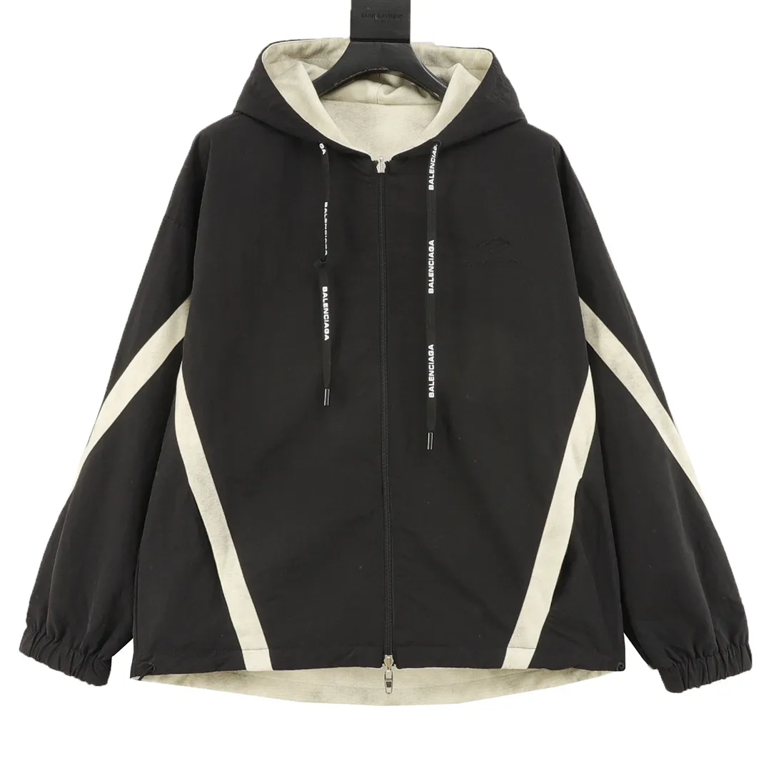 🅿️570 Balenciaga/Balenciaga Spliced Embroidered Washed Double-sided Leather Jacket. It looks so good when worn on both sides. It is equivalent to two pieces of clothing. You will never get tired of wearing it. It is so cool. One side is spliced with technical fabrics and the other side is washed with double stitching. This design is so cool that I have no friends. When I saw this model at the Xia Zichen Paris Fashion Show, I just wanted to put it on and go. It is simple and versatile, and the latest loop sports. icon embroidery - a clean version with a neat body, easy to wear on both sides, and stylish no matter how you wear it. Size: XS-L