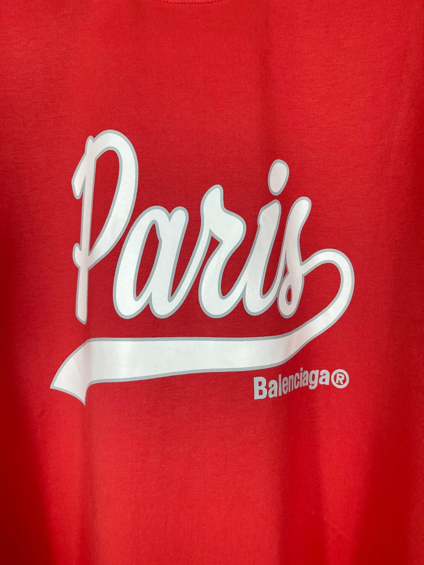 🅿️180 real photos [Top version. Official website quality] BALENCI*GA/Paris. SS24 latest model, front enjoy Paris art print short-sleeved T-shirt. Brick cabinet synchronization. Genuine product developed in the first time, happy to print and compare! The fabric is made of Paris ZP custom-woven and dyed cotton double yarn. Weighing 260 grams, the cloth surface is clean. The cloth pattern is clear, soft and comfortable. The threads are dyed with no color difference. The printing uses environmentally friendly imported materials. The letters are clear and the effect is three-dimensional. The version adopts OS loose shoulder design. Same style for men and women. Code: BL233370 Color: Hulan. Red Size: XS S M L