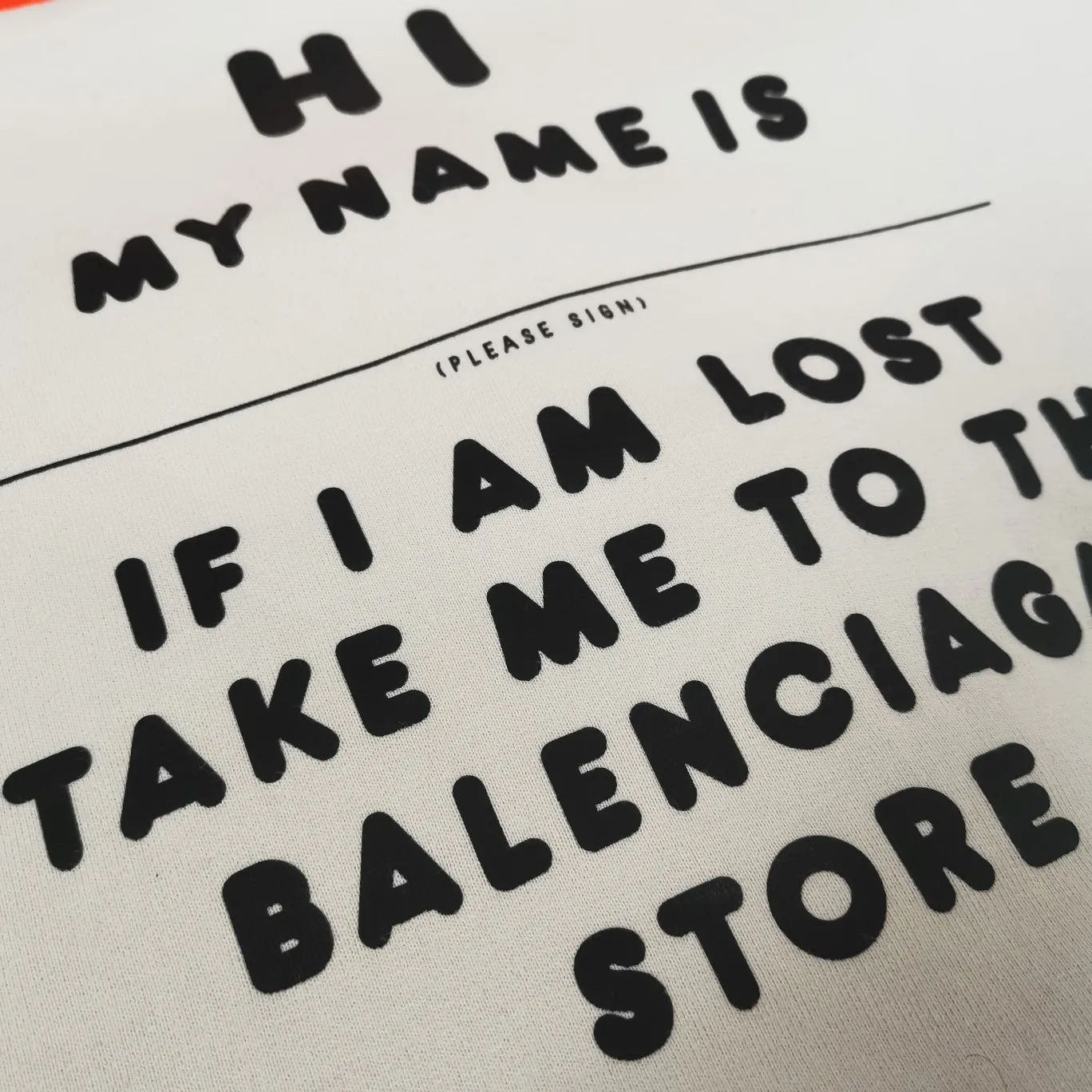 [Off the shelves, only accepting orders] The top-quality and verified version of BALENCIAGA Balenciaga signature lost stickers, the same autumn and winter pure cotton hoodie sweatshirt for male and female couples, HI MY NAME IS (), IF I AM LOST TAKE ME TO THE BALENCIAGA STORE. My name is (), if I'm lost please take me to the Balenciaga store. No matter where we go, we will never get lost! No matter how long we walk, we will eventually return to Balenciaga. A very interesting item. This single fabric is made of 520g custom-woven fleece fabric, which is full of drape. It uses the same materials as the original version and has the same weight and feel. The printing adopts screen printing technology, and proportional foaming powder is added to the glue. Repeat printing three times and dry at high temperature to make the printing firm, slightly convex and not easy to fall off or fade. Customized washed logo, main logo, hang tag, and hoodie, all consistent with the original version. This style is a regular style, with a hoodie, and the clothes are distressed (with holes and torn by clamps) Size: XS-L (can wear up to 230 pounds) Color: Fluorescent orange milky white P: 490