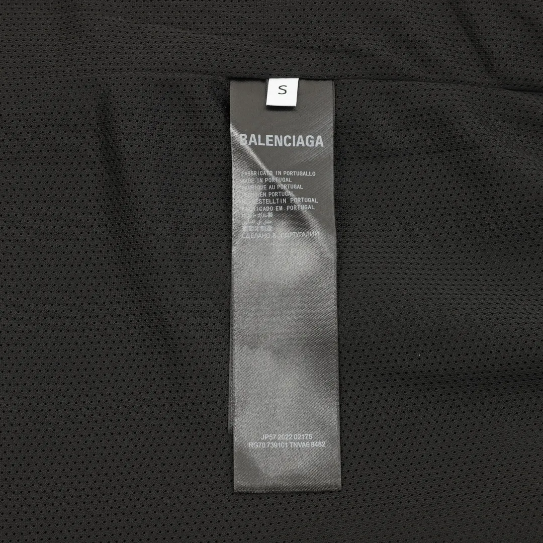 🅿️570 Balenciaga/Balenciaga three-color double-ring printed stand-up collar jacket. It is made of customized matt Taslan professional fabrics, plus three-proof coating process, Teflon anti-fouling treatment, anti-oil stains and easy to clean, polyester high-density bird's eye mesh lining, three-dimensional circulation breathable structure, quick moisture export, anti-static treatment, more comfortable to wear in autumn and winter, imported environmentally friendly glue screen printing, custom hardware zipper double puller LOGO, custom accessories three labels Size: XS-L