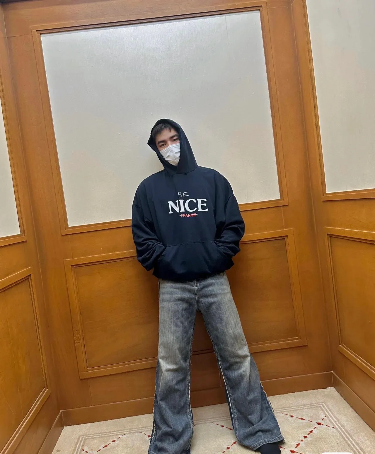 ♻️💯Reference model picture for the upper body❤️The top tested version weighs 520 grams 23FW Balenciaga BALENCIAGA NICE letters are aged and washed, loose and heavy, breaking the same style of pure cotton hooded hoodie sweatshirt for male and female couples stars. It will definitely attract attention when going out with couples style! Fashionable, relaxed and stylish, the atmosphere is instantly full! NICE printed letters have a very good meaning! The whole body adopts multiple destruction techniques, and it will definitely follow the pattern! Live broadcast artifact! The correct version has custom-woven embroidered auxiliary labels on the cuffs, which are double-sided. BALENCIAGA LOGO shows high-end temperament! Made of heavyweight 520g pure cotton fabric, 100% identical to the original! Custom woven and dyed, soft and comfortable, delicate and waxy to the touch, very comfortable on the upper body! The simple and fashionable round neck design is simple and extraordinary, and it is very eye-catching. The stitching is very smooth and delicate, with a certain degree of looseness. It is strong, stylish, washable, durable and will not deform easily after long-term wear!  Size: XS-L Color: Dark Blue Apricot P:390