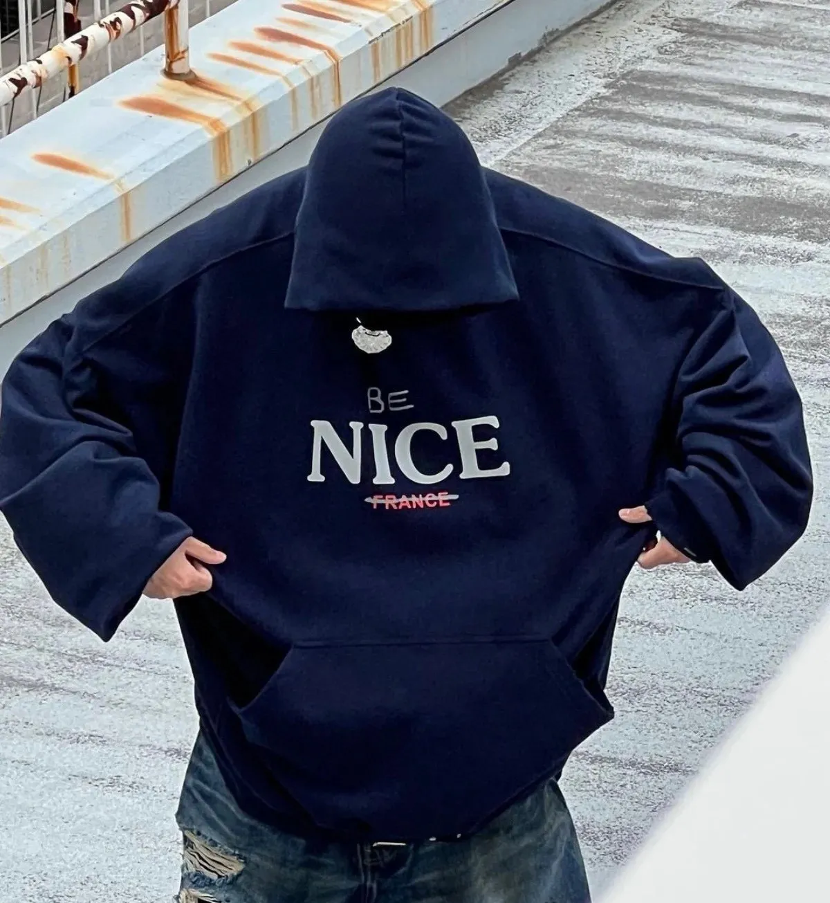 ♻️💯Reference model picture for the upper body❤️The top tested version weighs 520 grams 23FW Balenciaga BALENCIAGA NICE letters are aged and washed, loose and heavy, breaking the same style of pure cotton hooded hoodie sweatshirt for male and female couples stars. It will definitely attract attention when going out with couples style! Fashionable, relaxed and stylish, the atmosphere is instantly full! NICE printed letters have a very good meaning! The whole body adopts multiple destruction techniques, and it will definitely follow the pattern! Live broadcast artifact! The correct version has custom-woven embroidered auxiliary labels on the cuffs, which are double-sided. BALENCIAGA LOGO shows high-end temperament! Made of heavyweight 520g pure cotton fabric, 100% identical to the original! Custom woven and dyed, soft and comfortable, delicate and waxy to the touch, very comfortable on the upper body! The simple and fashionable round neck design is simple and extraordinary, and it is very eye-catching. The stitching is very smooth and delicate, with a certain degree of looseness. It is strong, stylish, washable, durable and will not deform easily after long-term wear!  Size: XS-L Color: Dark Blue Apricot P:390