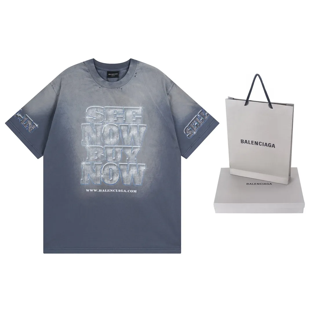 🅿️210 Detailed pictures [Top version. Official website quality] BALENCI*GA/Paris. 2024. SEENOWBUYNOW new model. Big LOGO diamonds on the front, back, left and right sleeves. Direct-printed washed T-shirt, brick cabinet synchronization. Genuine product developed at the first time, welcome to compare! The fabric is made of Paris ZP custom-woven and dyed cotton double yarn. Weighing 260 grams, the cloth surface is clean. The cloth pattern is clear, soft and comfortable. The threads are dyed with no color difference. The classic LOGO is printed using imported machine-made white ink direct printing. The letters are clear and the effect is three-dimensional. Restore the brick cabinet. Different market currency, welcome to compare, the version adopts OS loose shoulder version. Same style for men and women Coding: BL223339 Color: Washed blue Size: XS to L