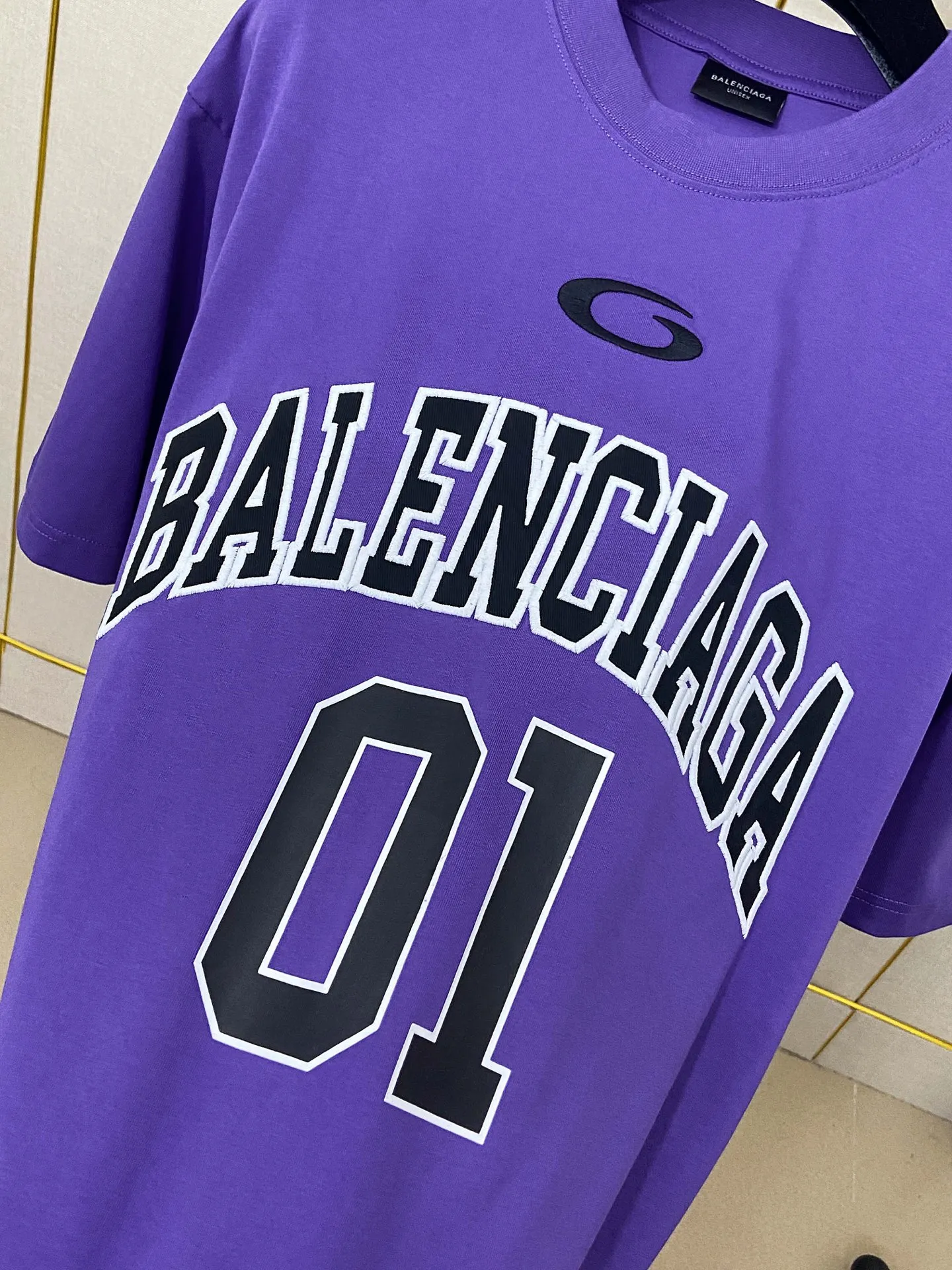 🅿️200 9180# Actual photo top version [[BALENCIA*GA] official website quality Paris new basketball jersey embroidered printed short-sleeved T-shirt OS version loose dropped shoulders Unisex style Fabric: 260g 100% cotton double yarn Process: embroidery printing on the front panel Car stamp in the lower left corner Back panel printing Garment washing Shaping Solid color Color: black white blue purple yellow Size: XS S M L