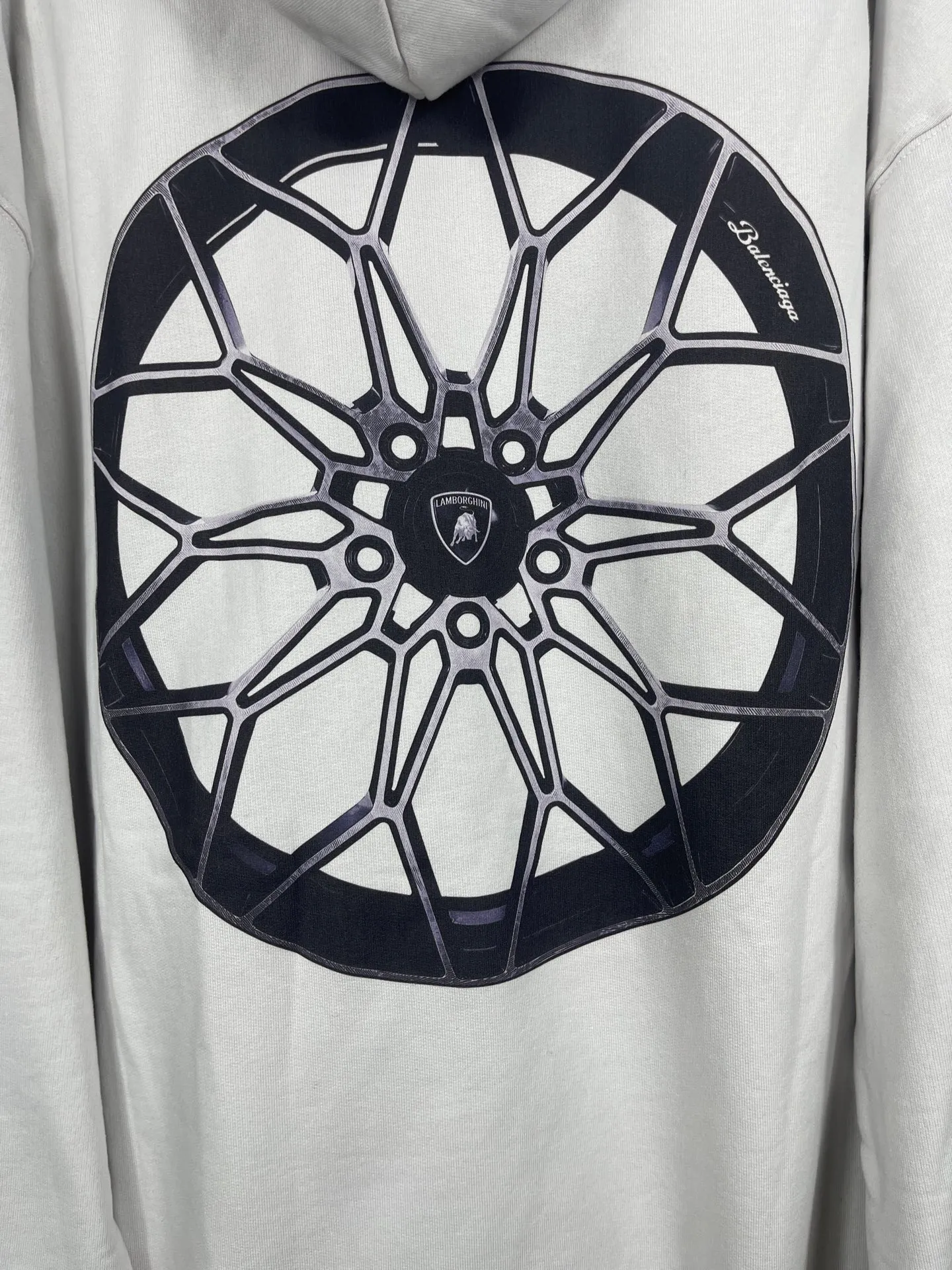 🅿️360 real photos [Top version. Official website quality] BALENCI*GA/Paris co-branded Lamborghini Lamborghini front and back left and right sleeve direct-injection printed hooded sweatshirt SS25 latest model. Research and development at the first time, different market currencies. Comparisons welcome. The fabric is made of Paris ZP custom-woven and dyed cotton sweatshirt. Weighing 460 grams, the cloth surface is clean. The cloth pattern is clear, soft and comfortable. The threads are dyed with no color difference. Printing adopts computer direct printing. The pattern letters are clear, three-dimensional and without burrs. Jubie market produces pictures based on pictures. Welcome to compare. The version adopts OS loose shoulder design. Same style for men and women. Code: BL259931 Color: white gray, Size: XS S M L