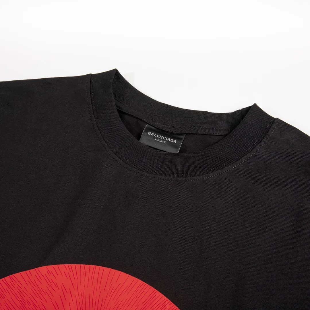 🅿️160 9118# Detailed picture Top version [[BALENCIA*GA] official website quality Paris' new no-traffic theme series crackle print short-sleeved T-shirt OS version Loose dropped shoulders Unisex style Fabric: 260g 100% cotton double yarn Technology: front and rear crackle print Garment wash Shape solid color Color: black white Size: XS S M L