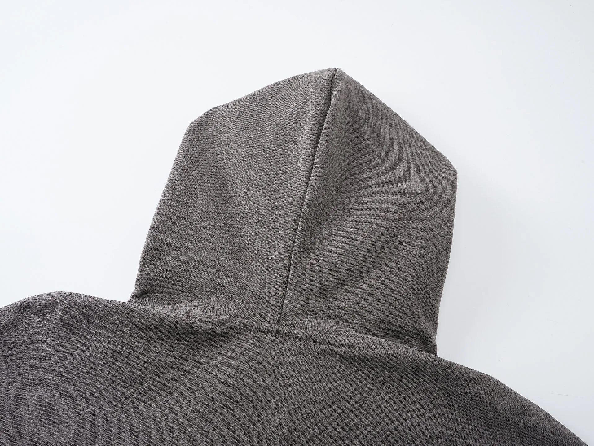 🅿️370 real photos [Top version. Official website quality] BALENCI*GA/Paris. 2025 new model. HUMAN BEING letter patch embroidered hooded zipper cardigan sweatshirt. Brick cabinets are synchronized. Genuine products are developed at the first time, and you can print and compare! The fabric is made of Paris ZP custom-woven and dyed cotton sweatshirt. Weighing 460 grams, the cloth surface is clean. The cloth pattern is clear, soft and comfortable. The threads are dyed with no color difference. The embroidery is done on a genuine Tajima embroidery machine. The letters are clear and the effect is three-dimensional. The version adopts OS loose shoulder design. Same style for men and women. Code: BL259938 Color: Smoke Gray Size: XS S M L