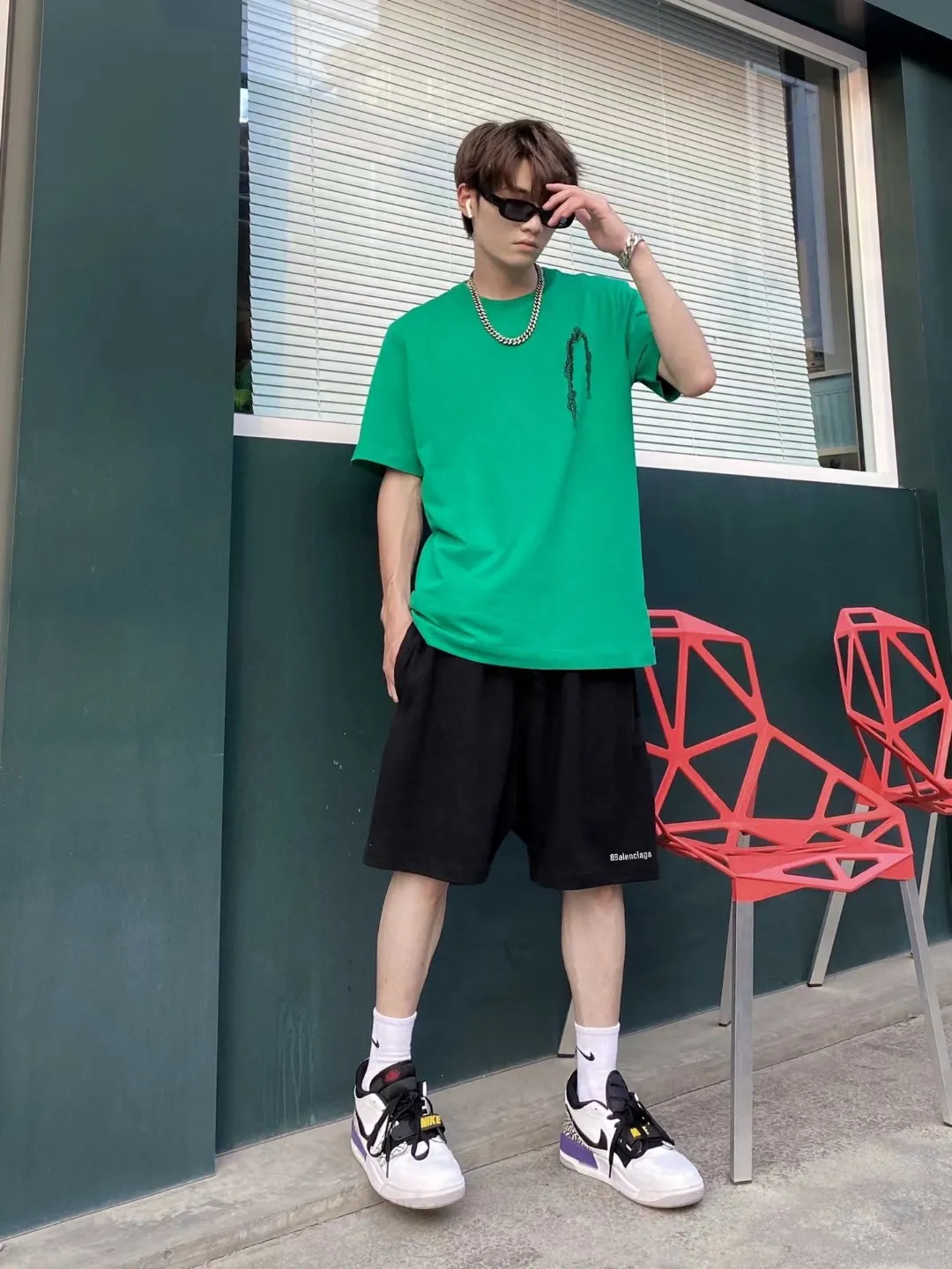 ♻️💯Refer to the model picture for the upper body❤️The top tested version of BALENCIAGA basic embroidered cotton loose shorts for men and women, the same fashion brand shorts. Fabric: Customized fish scale terry cotton fabric 440 grams, super heavy, ready-to-wear washed and soft to the touch. Printing: Japanese Tajima embroidery technology is used, the embroidery is accurate, the printing is meticulous and full, and there is no thread skipping. Accessories: Complete set of customized BLCG accessories Color: Fluorescent green black gray dark khaki Size: XS-L P:310
