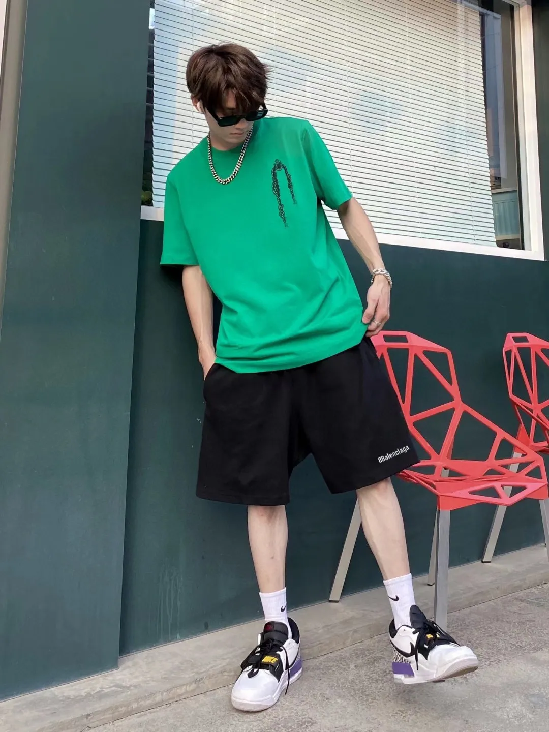 ♻️💯Refer to the model picture for the upper body❤️The top tested version of BALENCIAGA basic embroidered cotton loose shorts for men and women, the same fashion brand shorts. Fabric: Customized fish scale terry cotton fabric 440 grams, super heavy, ready-to-wear washed and soft to the touch. Printing: Japanese Tajima embroidery technology is used, the embroidery is accurate, the printing is meticulous and full, and there is no thread skipping. Accessories: Complete set of customized BLCG accessories Color: Fluorescent green black gray dark khaki Size: XS-L P:310