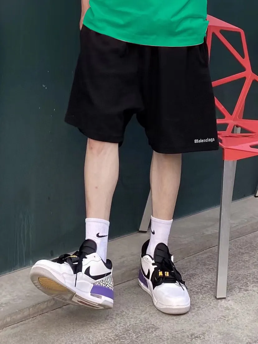 ♻️💯Refer to the model picture for the upper body❤️The top tested version of BALENCIAGA basic embroidered cotton loose shorts for men and women, the same fashion brand shorts. Fabric: Customized fish scale terry cotton fabric 440 grams, super heavy, ready-to-wear washed and soft to the touch. Printing: Japanese Tajima embroidery technology is used, the embroidery is accurate, the printing is meticulous and full, and there is no thread skipping. Accessories: Complete set of customized BLCG accessories Color: Fluorescent green black gray dark khaki Size: XS-L P:310