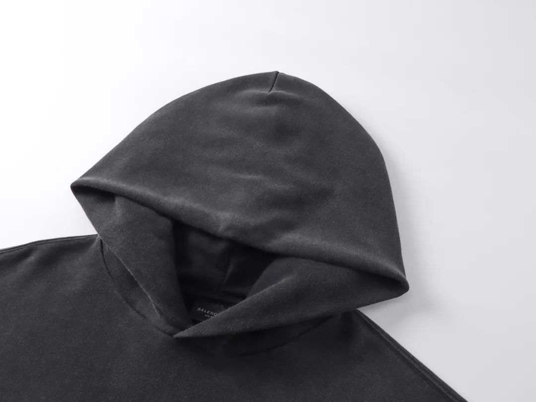 🅿️320 real shots [Top version. Official website quality] BALENCI*GA/Paris. 2024 new model. Montaigne artistic 10,000-needle appliqué embroidery on the front, washed and distressed hooded sweatshirt. Brick cabinet synchronization. Genuine product developed at the first time, please print and compare! The fabric is made of Paris ZP custom-woven and dyed cotton terry sweatshirt. Weighing 460 grams, the cloth surface is clean. The cloth pattern is clear, soft and comfortable. The threads are dyed with no color difference. The embroidery is done using imported Tajima embroidery machines. The letters are clear and the effect is three-dimensional. The entire garment is washed and distressed. The version adopts OS loose shoulder design. Same style for men and women. Code: BL238910 Color: washed black Size: XS. S. M. L