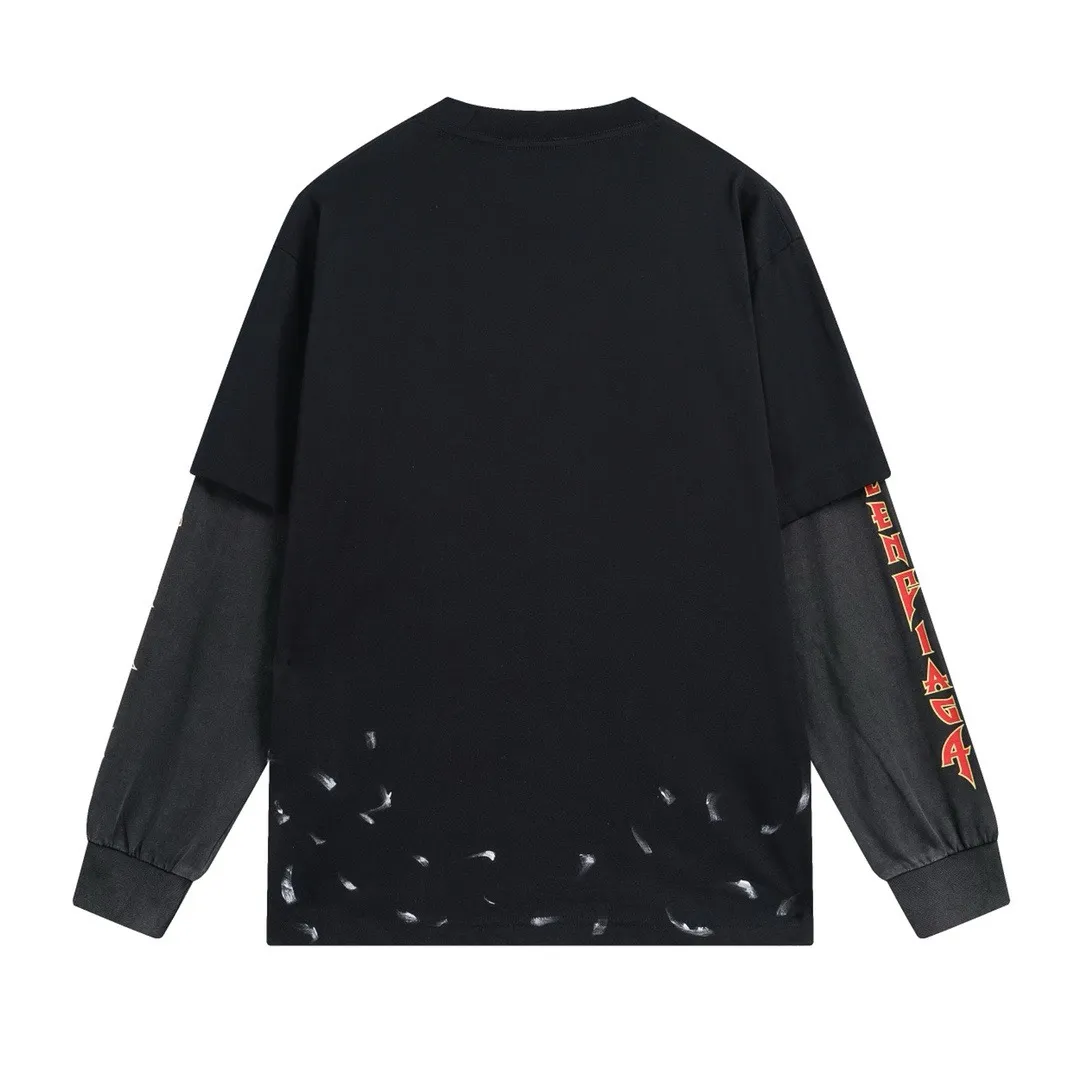 🅿️240 Detailed Picture [Top version. Official website quality] BALENCI*GA/Paris. Lightning letter straight crack print, washed, distressed and spliced ​​long-sleeved T-shirt. Brick cabinet synchronization. The fabric is made of Paris ZP custom-woven and dyed 100% cotton double yarn compact cotton. The weight is 260 grams, the cloth surface is clean. The cloth pattern is clear, soft and comfortable. The threads are dyed with no color difference. The classic pattern is printed with environmentally friendly imported tensile materials and precision printing screens. The letters are clear and the effect is three-dimensional. The ready-made clothes are hand-painted and restored to ZP, the ready-made clothes are worn and the brick cabinets are restored. Different market currency, welcome to compare, the version adopts OS loose shoulder version. Same style for men and women Coding: BL225025 Color: black, off-white Size: XS S M L