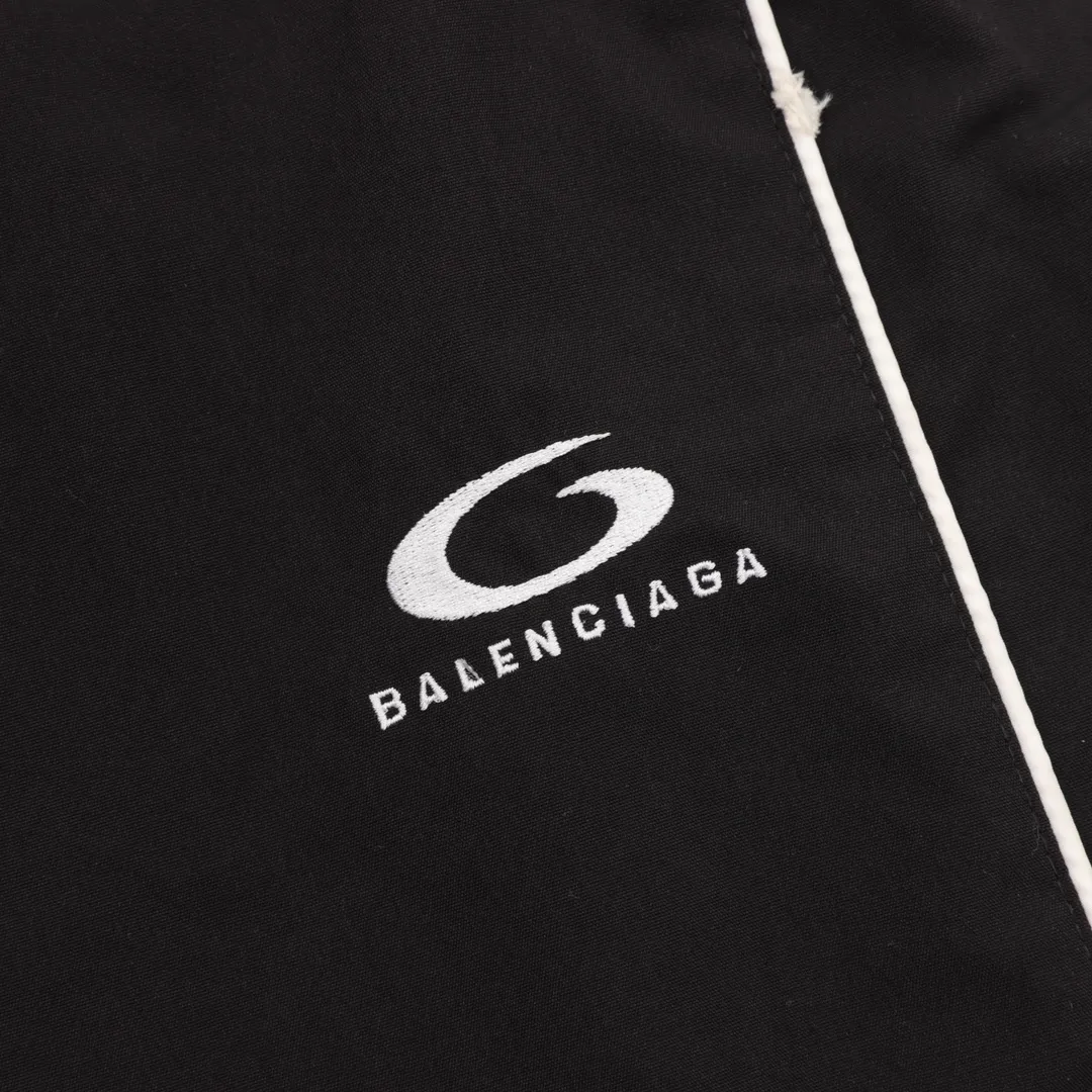🅿️500 Balenciaga/Balenciaga BLCG 25FW five-stripe half-ring embroidered sports trousers, light luxury, a must-have item for daily commuting for men and women, correct version, welcome to compare, detailed features · Customized matt Taslan jacket fabric · The fabric has undergone a waterproof coating process · The lining is made of three-level polyester bird's eye mesh · OS ultra-loose silhouette design · Side zipper pockets Stand-up collar design · Internal zipper pocket design · Mold-made custom hardware zipper Jacket double slider design · Splicing and inlay technology · Zipper pocket on the side of trousers · Original main mark washed tag packaging Color: Black Size: 46-52