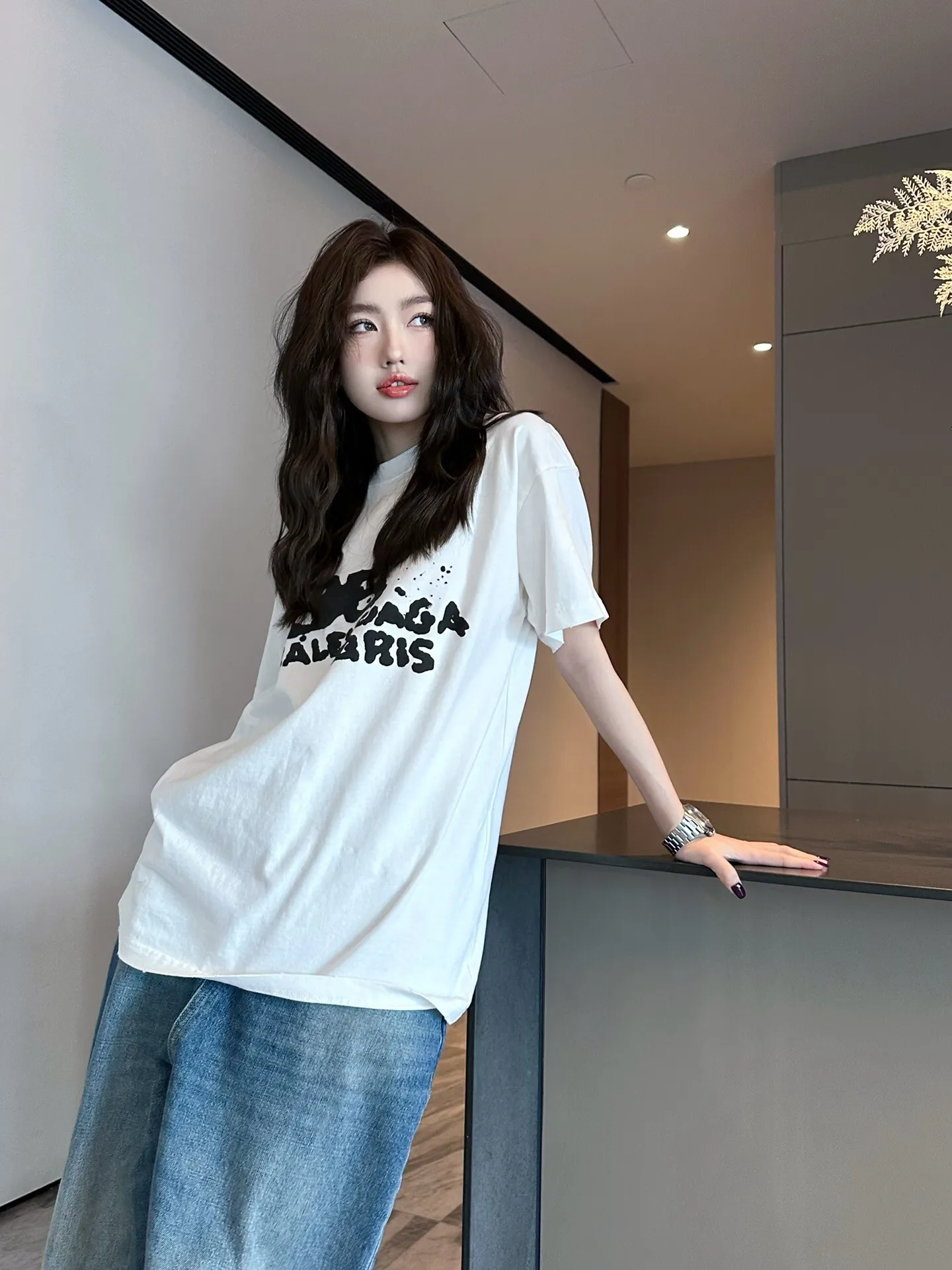 ♻️💯Reference model picture for the upper body❤️The top proven version of BALENCIAGA Balenciaga 23SS graffiti letter male and female couple stars the same style pure cotton loose short-sleeved T-shirt. Super iconic colorful brand logo printed pattern. It is fresh and comfortable to match with sports shoes. Suitable for shopping and dating. When layered, it will look like a blogger. It is low-key and tasteful. The original fabric is 280G, double-ply and double-yarn pure cotton fabric! Threads are custom-woven and dyed, no color difference, no pressure in and out of the counter, through-the-shoulder strapping process, increased washing life of clothes, no deformation, high-version digital printing process, no fading, bright colors, the same style as Internet celebrity stars, regardless of age, body shape, gender, super eye-catching, extremely fashionable, very comfortable to the touch, super texture, fashionable and individual, super versatile and good-looking, a must-have, better for couples Customized collar labels are washed, 100% different from fake versions on the market!  Color: Pink White Black Charcoal Gray Size: XS-L P:260