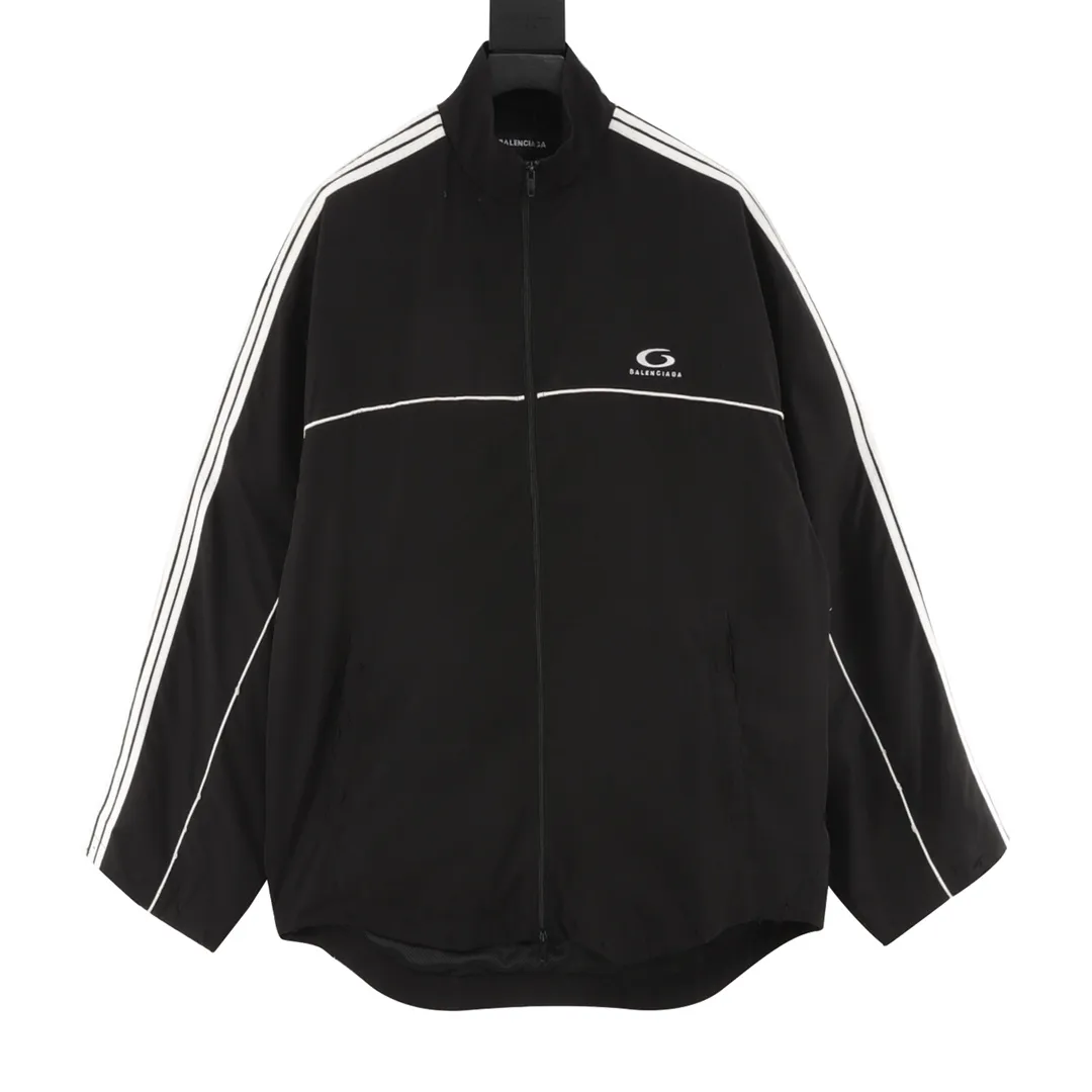 🅿️560 Balenciaga/Balenciaga BLCG 25FW five-stripe half-ring embroidered sports suit, light luxury, a must-have item for daily commuting for men and women, correct version, welcome to compare, detailed features · Customized matt Taslan jacket fabric · The fabric has undergone a waterproof coating process · The lining is made of three-level polyester bird's eye mesh · OS ultra-loose silhouette design · Side zipper pockets Stand-up collar design · Internal zipper pocket design · Mold-made custom hardware zipper Jacket double slider design · Splicing and inlay technology · Zipper pocket on the side of trousers · Original main mark washed tag packaging Color: Black Size: 46-52